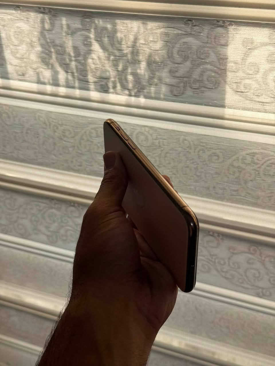 ايفون 11 برو للبيع او المراوس
ذاكره 256 
بطاريه 100
استبدال بطاريه + شاشه 
مكاني حله 
السعر 285
***********
