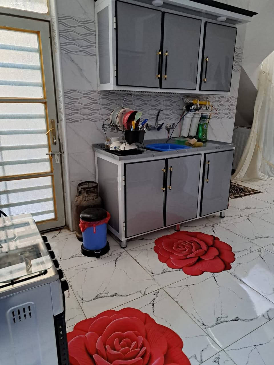 دار للبيع طابو صرف منطقة 23 
المساحه 100متر  5×20 
غرفه واستقبال وصاله ومطبخ وصحيات وطارمه ومكشوفه
بناء حديث طابوق نهروان صب كونكريت 
شارع ٨ متر 
السعر 115 وبي مجال بسيط 
***********
