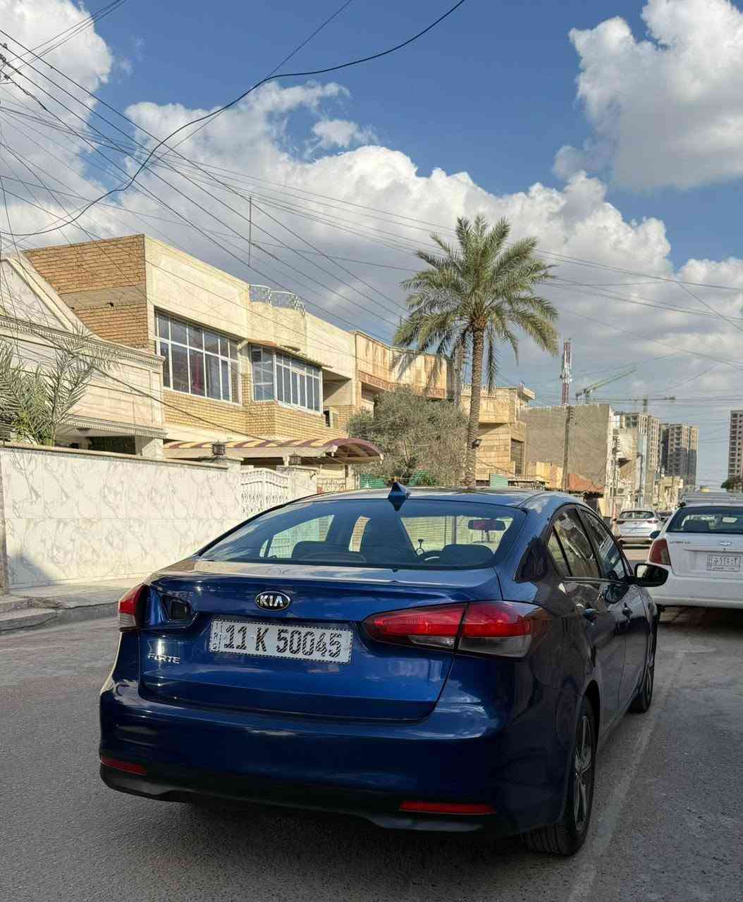فورتي2017وارد الامريكي بيه صبغ بنيد ضرر الامريكه فقط بلا دواخل وهنا بالعراق بيه صبغ جاملغ خلفي وباب خلفي اثر شخط وباقي سياره مكفول مكينه كير خير من الله مكفولات صدر الامامي وخلفي جديد تخم تاير تبريد ثلج مبيه اي نقص  باسمي حره تحويل ثاني يوم مكينه2000دوش شاشه كبيره كامره دواره تحكم استيرن جهتين مكان سياره بغداد سياره جديده جدا
استخدام نسائي 
السعر ١٠٧ 
للتواصل وتس ***********
