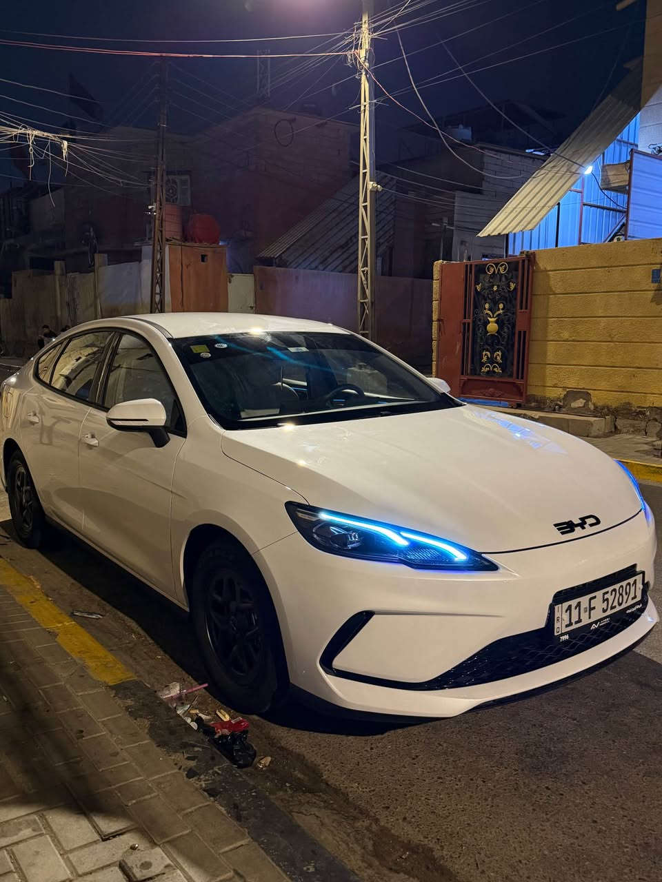 للبيع BYD SEAL 5 مديل 2025
مرقم بغداد بأسمي تحويل ثاني يوم
بعدها زيرو ماشية 6 الف الكلي بانزين وكهرباء 
‏‎مواصفاتها معروفة
‏‎محرك  1500 هجين ثلاث انظمه
‏‎شحن ذاتي + هايبرد + شحن خارجي
‏‎يمشي بالتفويله 2000 كيلو مع الشحن المنزلي 2100
شاشه وسطيه+ كامره خلفيه دواره
حساسات خلفيه
كارت‎ / ‎بصمه  
هاند بريك بصمه اوتو هولد
كيجات شاشه
لايت لِد لايت اوتو + لِد صباحي
تبريد قطعتين
داخل ابيض  
اناره محيطيه ١٨ قطعه بيها 
السياره كفاله بعدها زيرو
اللون( ابيض )  
مكان السيارة البصرة القبله
السعر 135$ وبيها شي قليل
للتواصل
*********** البصرة, العراق
