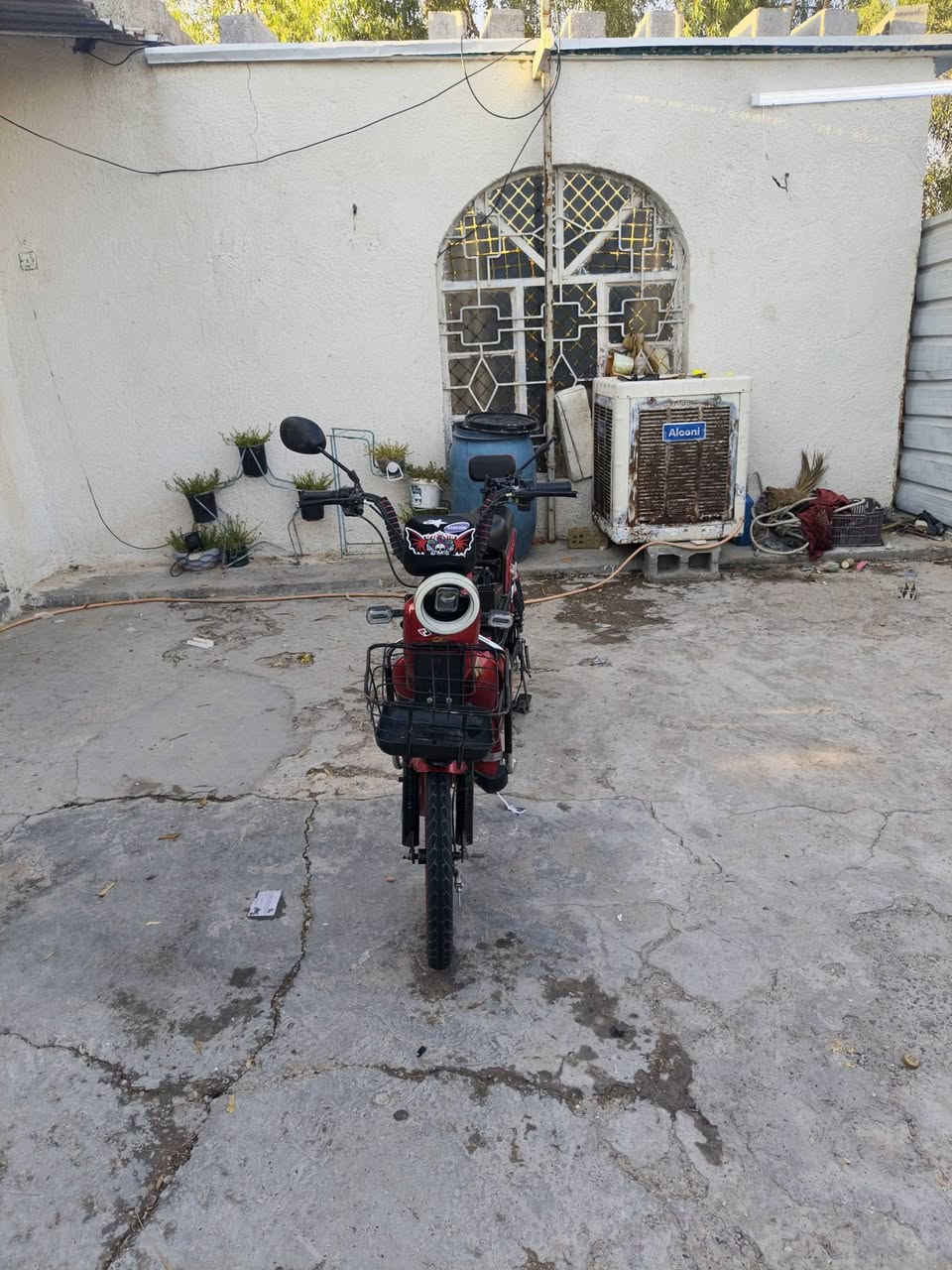 السلام عليكم  دراجة شحن 5بطاريات دراجة نضيفة وحلو نقص بس هورن اسعر350وبيهة مجال ***********
