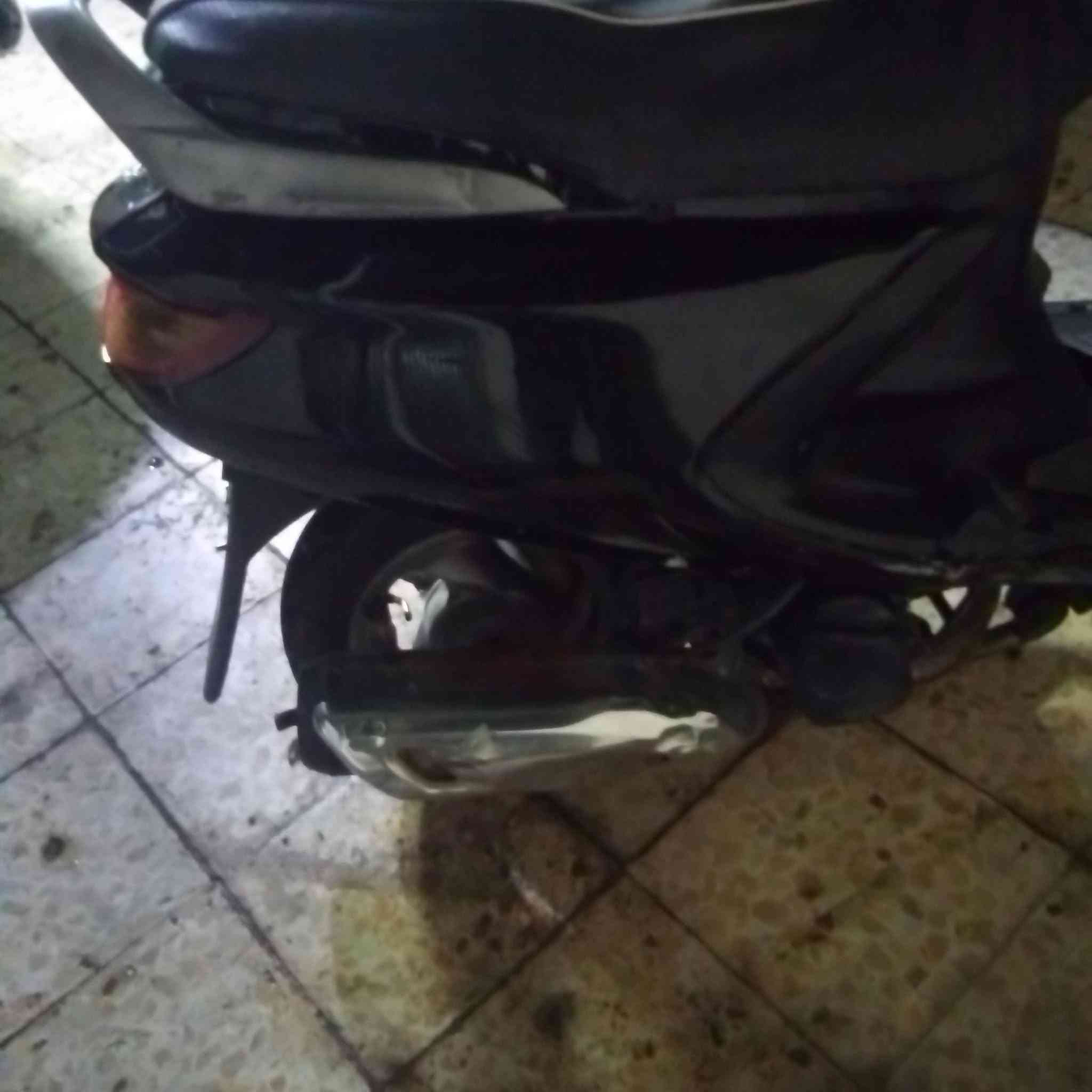 فراشه للبيع سعر 350
سلف كهربائيات لايت زنون بكلايت كله شغال 
مكينه ناعمه لاتنقيص لاتبخير نهضه معدل 
دبلات قفل استيرن قفل جنطه شغال

