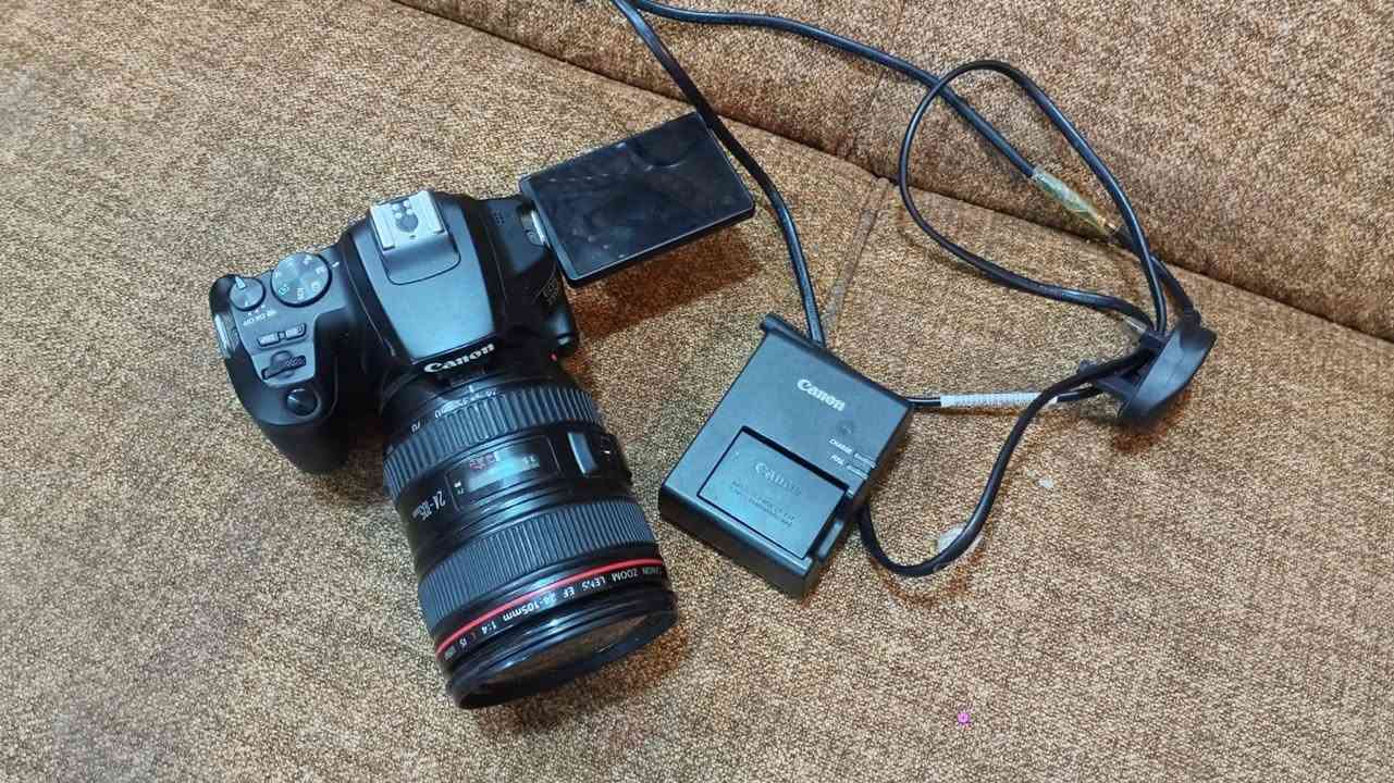 Canon EOS 250d عدسة 24-105 f4 رنگ احمر
كامرة نضيفة جداََ
استعمال خفيف
كاملة ملحقاتها
سعرها 750 الف
توصيل كل انحاء العراق
الي مو شراي لا يكسر سعر
*********** واتساب
