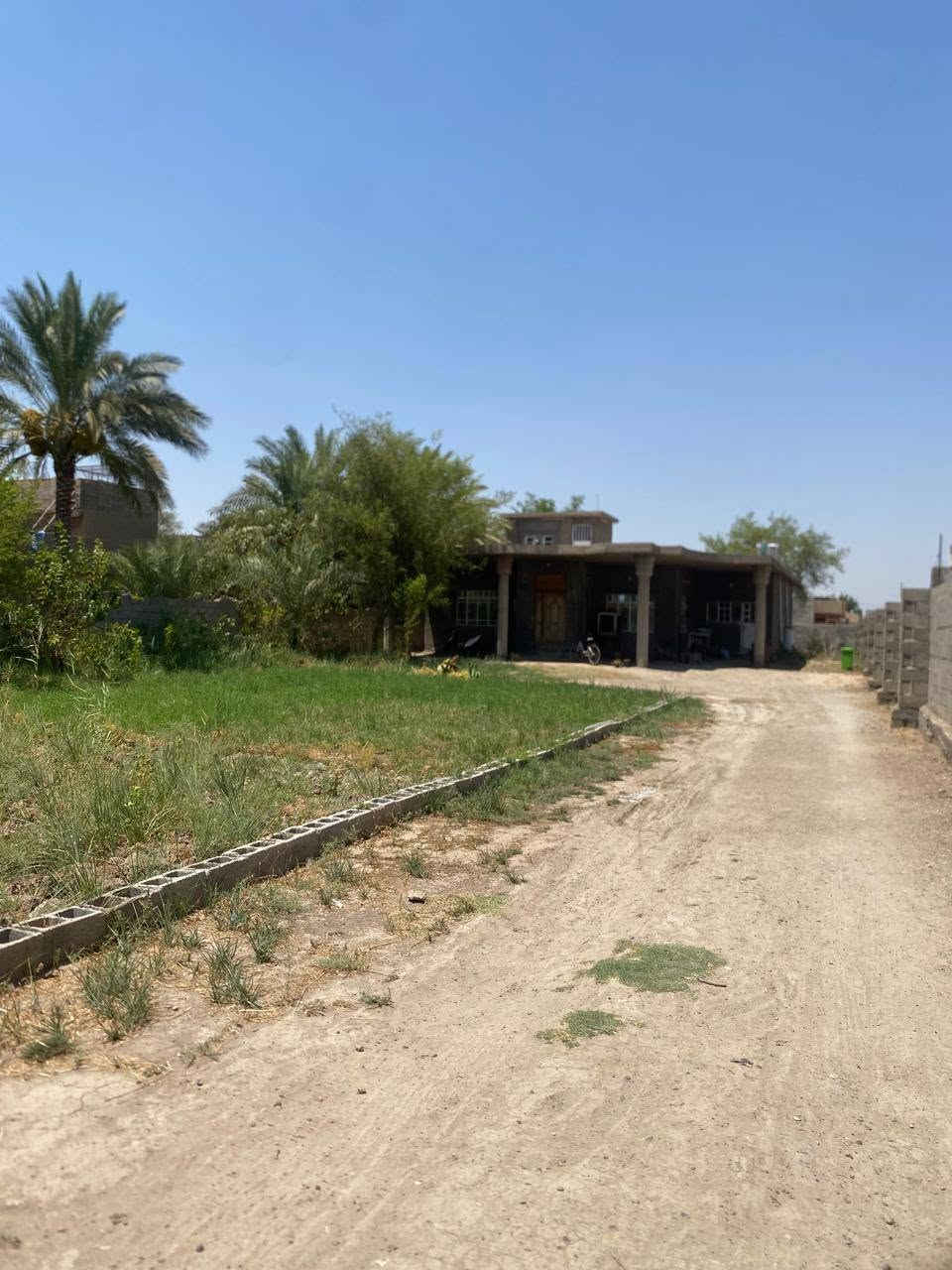 🏡 **دار للبيع **
السلام عليكم ورحمة الله وبركاته،

تتوفر دار للبيع في التاجي – مقابل مدرسة المصابيح الأهلية الابتدائية.

 المساحة الكلية: نصف دونم.
نوع السند: طابو زراعي (سند 25).
مساحة بناء البيت: 260 م².
الأبعاد: العرض 19 متر × النزال 68 متر.
 مع قطعة أرض خلف البيت مساحتها 200 م².
تتوفر خدمات الكهرباء والماء.

للاستفسار يرجى الاتصال على:

📞 ***********
