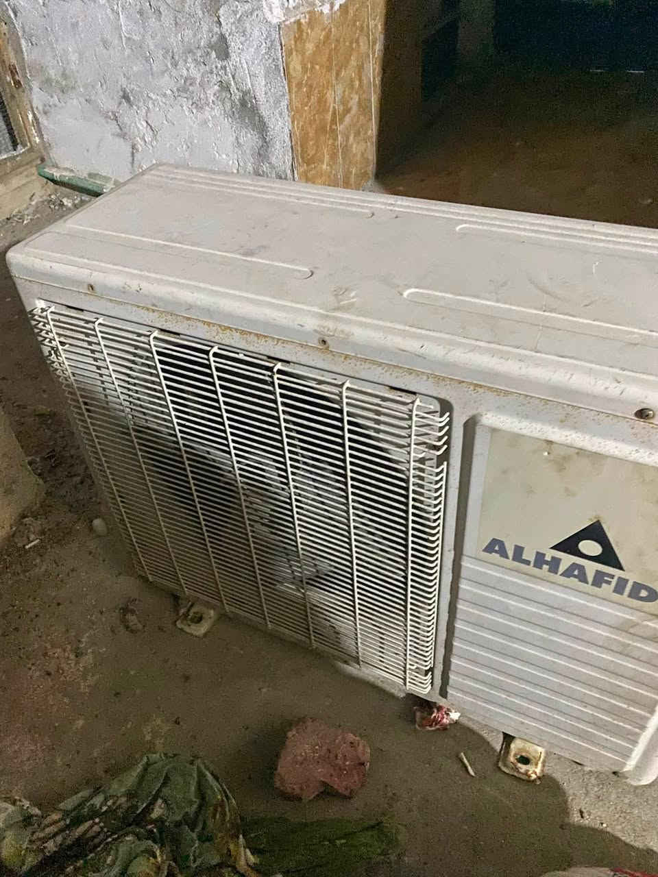 السلام عليكم جبسون طن ونص كامل يشتغل بس بي فصله وخارجيات طن ونص دنكه والحافض سعر 300 قفل بصره حي الحسين ***********
