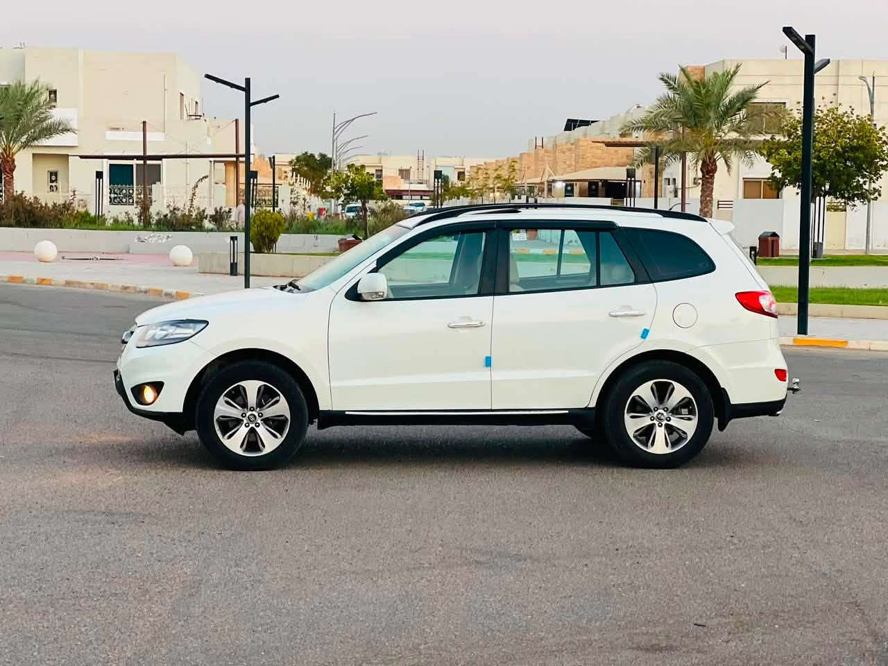 السلام عليكم سنتافيا موديل ٢٠١٢ماشية ١٧٣مكفولة من كير ومحرك سبعة راكب تبريد شغالسبع قطع للاتصال سعرها ١٣٠للاتصال ***********

