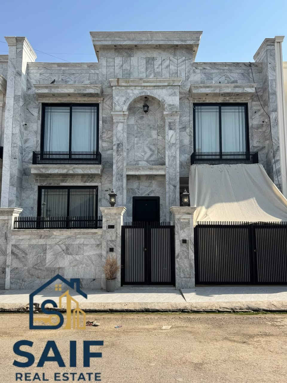 ٣٢ بارك • ٢٥٠م² • ٥ غرف نوم