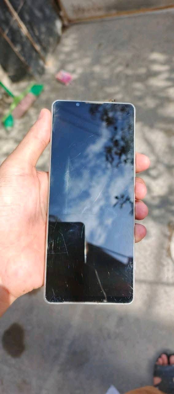 للبيع: سوني اكسبيريا 1 مارك 5
يرهم مراوس بجهاز زين
المواصفات: ذاكرة 256GB / رام 12GB / دبل شريحة.
المعالج: Snapdragon 8 Gen 3
الشاشة: OLED دقة 4K تردد 120Hz.
النظافة: الظهر نظيف جداً، الشاشة بيها شخوط خفيفة ما تؤثر على الاستخدام أو اللمس
الهاتف ما احجي عن كامرات هوه معروف بعد 
بل العاب يشغل اقوا الفريمات ودقه وسلس 
الهاتف يجي ضد الماء 
نسبة بطاريه 98
سعره 350 ويرهم مراوس مكان بغداد البياع
رقمي لتواصل واتساب متوفر ***********