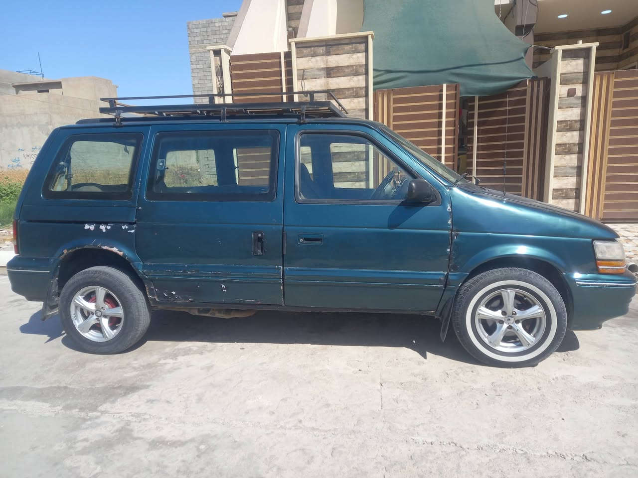 كلايزر للبيع موديل ٩٥محرك باجيرو بداية صرف وبي صوت كير ميكانيكي كهربائيات كلها شغاله مطوزه حزام بدون اي طخه وحادث كابون بعد ما مطلع تتحول وطلع كابونها الجديد سعرها ٢٥وبيها مجال بصيط وشرط التحويل للإستفسار على  الرقم *********** او***********
