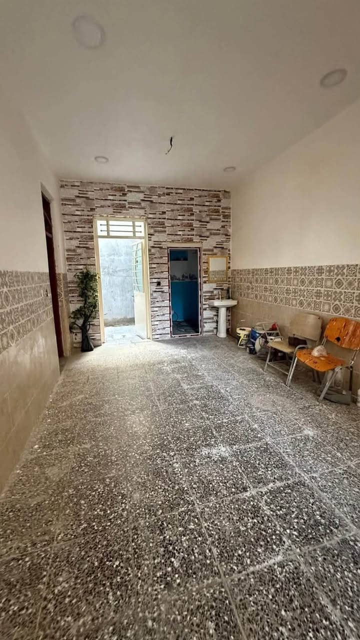 دار للبيع . المساحه 150متر
( طابو ملك صرف سكني) 

طابق واحد يحتوي على 
استقبال ومطبخ 
غرفتين نوم 
وصحيات متكامله 

  📍📍الموقع في منطقة الانتصار 
بغداد
طريق الشعب الحسينية الراشدية 
للاستفسار ***********
