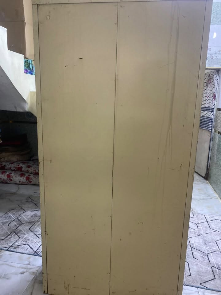 لوكر مستعمل طوله مترين والعرض متر  مكاني مدينه الصدر السعر 50  وبي مجال حك الجيه ***********

