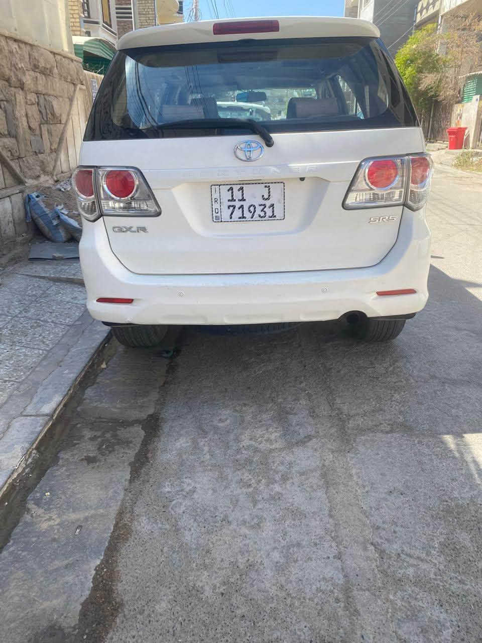 السلام عليكم 
مكلف بالنشر 🥰
سيارة تيوتا فورجنر ياباني للبيع فقط 
موديل ٢٠١٤ خليجي أبيض
محرك ٢٧٠٠ أربعة سلندر
٣ قطع تبريد ثلج ٧ راكب
مري جانبي كهربائي شفط إشارة بالمرآة
حساسات خلفية
شاشة ايباد
 كامرة خلفية 
 تحكم ستيرن 
أربع جام اوتو 
طفاية اصلية 
ماشية ١٤٧ ألف قابل للزيادة 
كير محرك ممتاز 
بنزين 
موديل CXR
نوع SR5
حدادية صدر امامي صدر خلفي ممتاز 
تخم تاير ٤ جديد 
جرس شغال فوك ال ١٢٠ 
مابيها اي نقص سيارة جديدة مال جناي 
السنوية لغاية ٢٠٣١ 
ماتحتاج هزة
لاضربة ولا صبغ ولا تبديل 
رقمها بغداد دولي الجديد 
السيارة باسمي ثاني يوم تريد تحويل او وكالة 
 مكاني بغداد حي الإعلام  
رجاء وليس امر اخواني الكرام الي مايشتري خل يشوف المنشور ويعبر .. لايكسر بمال الناس 
السعر ٢١٠ $ وبيه مجال حك الجيه 
الاتصال على الرقم
***********
***********
