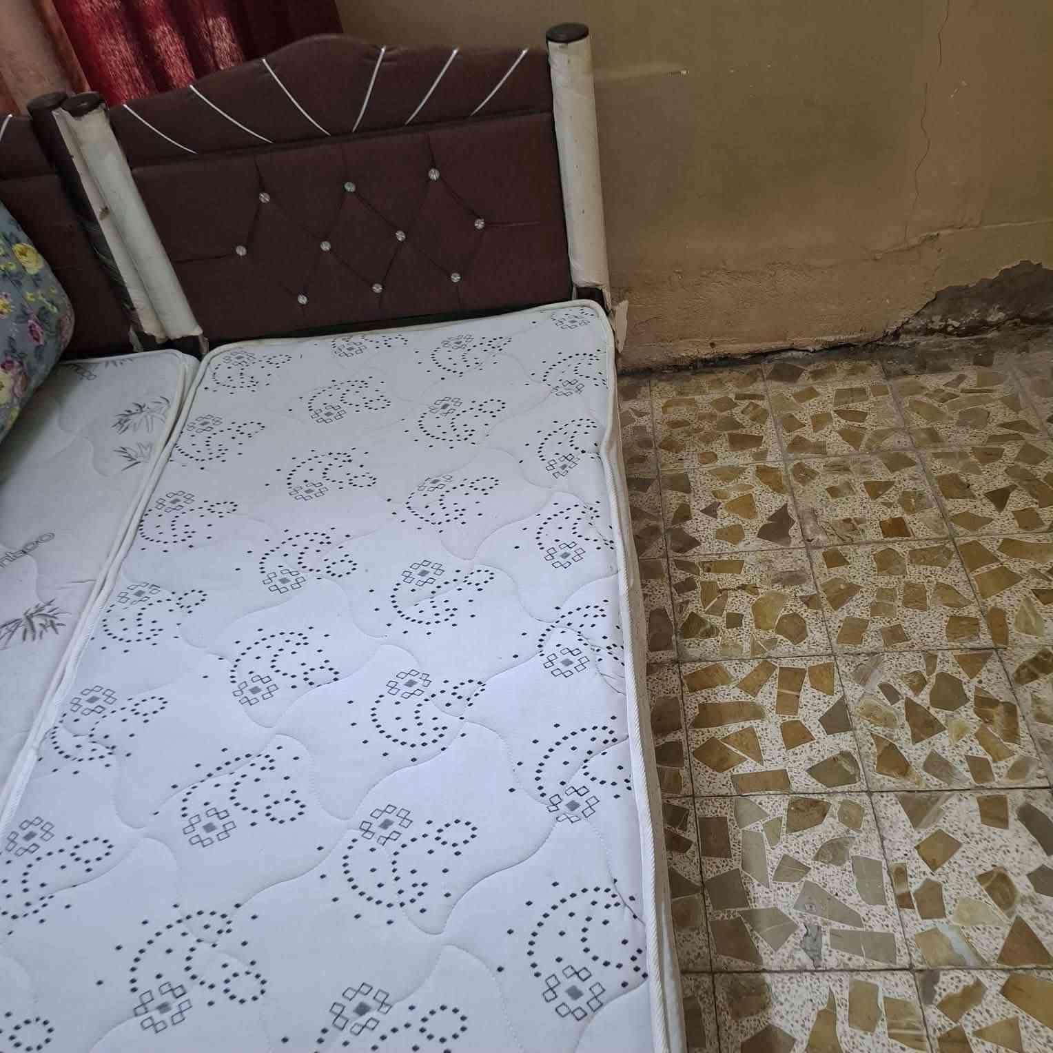 البيع بدون دوشك عدد ثنين سعر ثنيهن ١٥٠ وبيهه مجال 🔓
