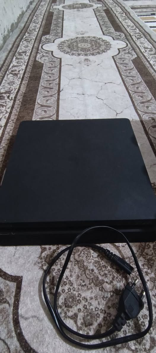 بلي فور سلم مهكر قرص نضيف وياه يوبيس واربع يدات كامل الجهاز السعر 325 بي مجال الرقم ***********
بي واتساب
