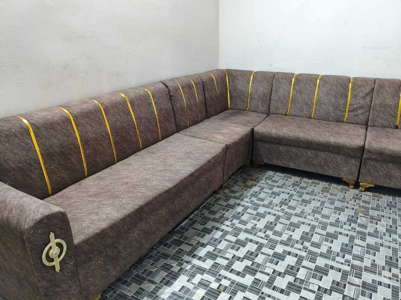 سلام عليكم ديوان البيع نظيف مابي اي ضرار السعر 250 العنوان كربلاء حي العامل يوجد توصيل داخل كربلاء الستفسار ***********
