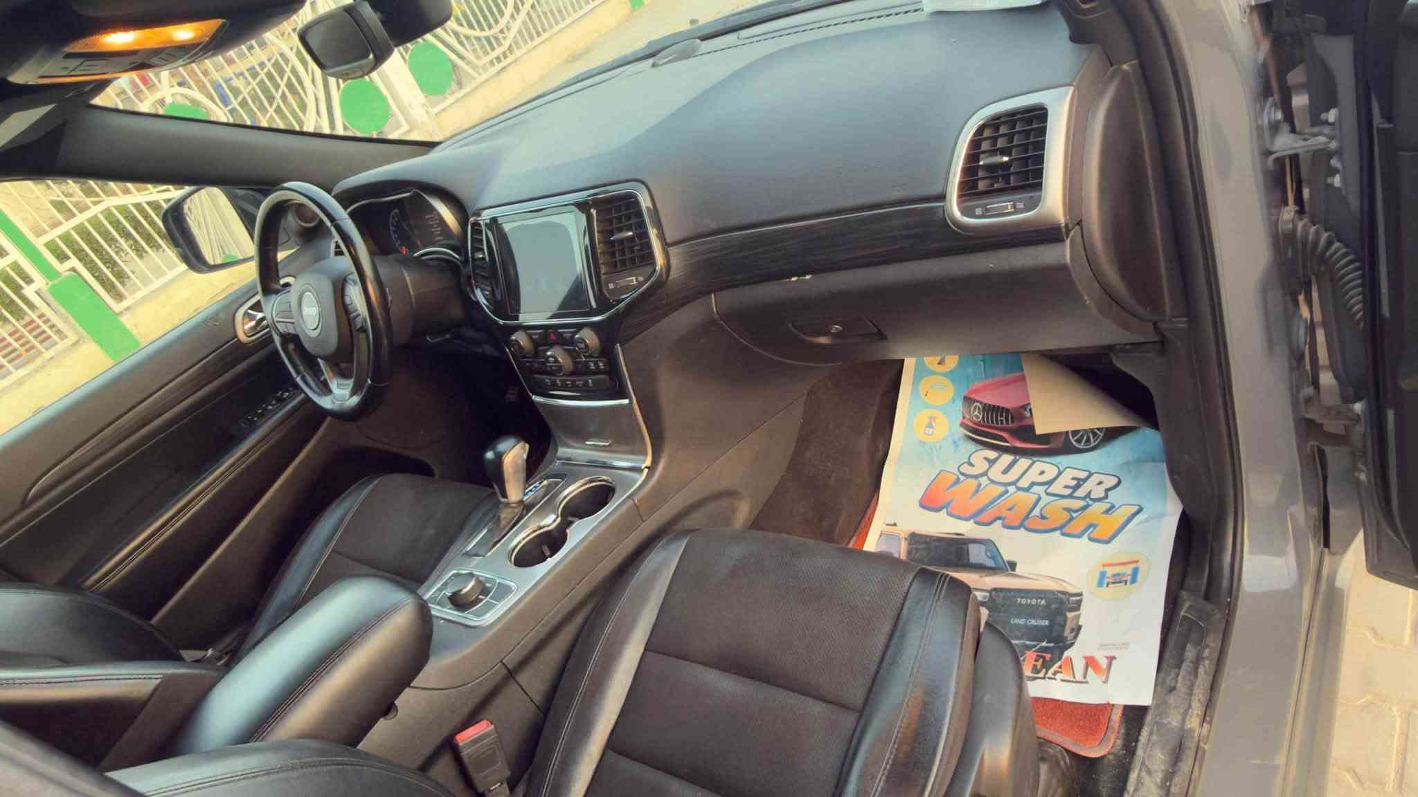 كراند شيروكي بلاك توب • ٢٠٢٢ • ٤×٤