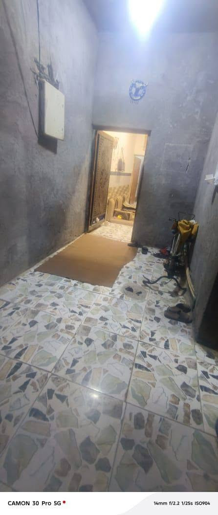 السلام عليكم بيت للبيت المساحه 66 طابو زراعي سند 25 طابقين غرفتين وصحيات للفوك وللجوه وهول ومطبخ وكندور  ومساحه كراج زينه  مكان كربلاء فريحه مسافه قليله عن مجمع سيد اسماعيل السعر 50 وبي مجال قليل 
***********
