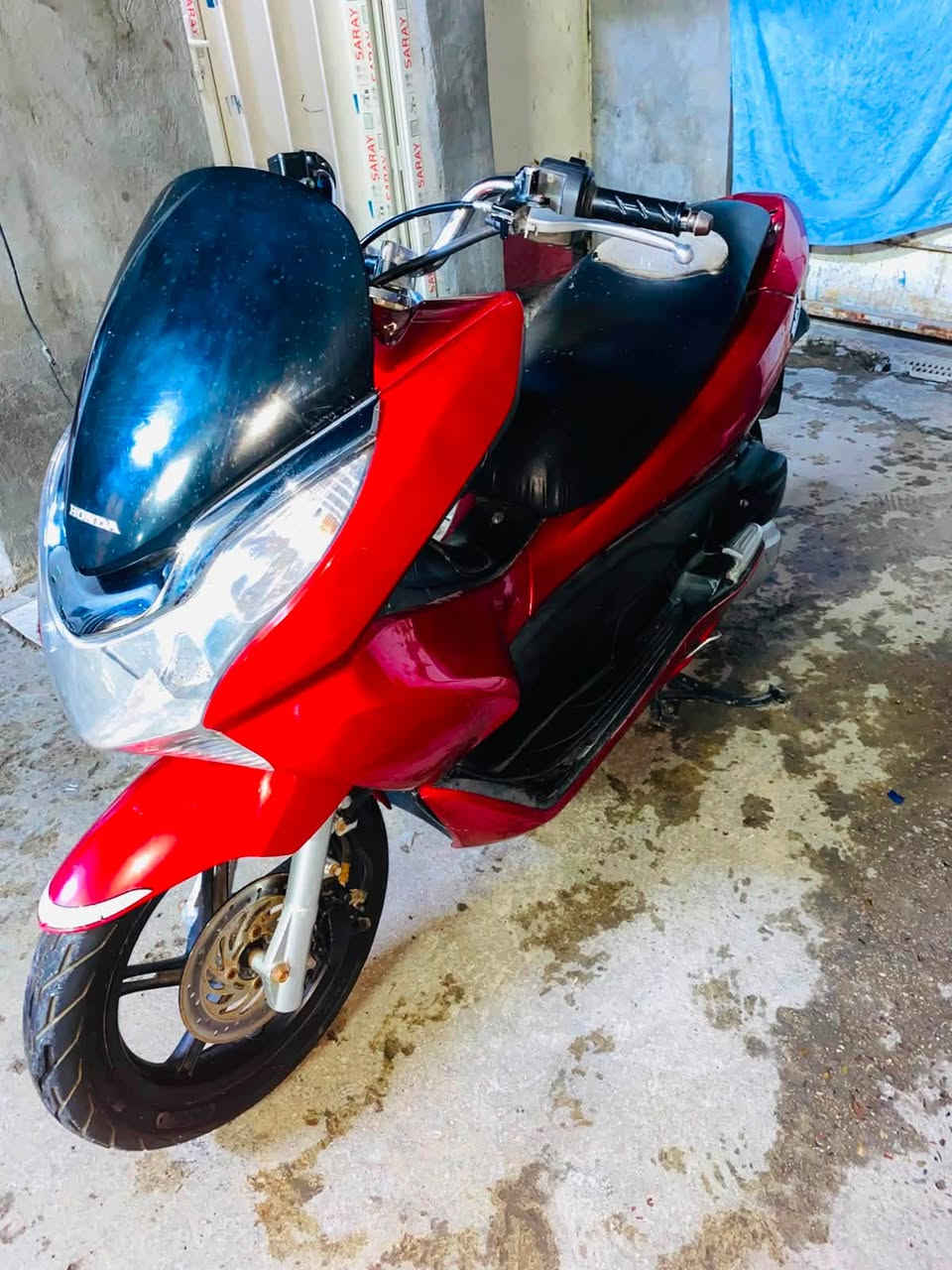 pcx 
الجيل الاول
سعر مليون و١٠٠
مكينه تبخر
***********
