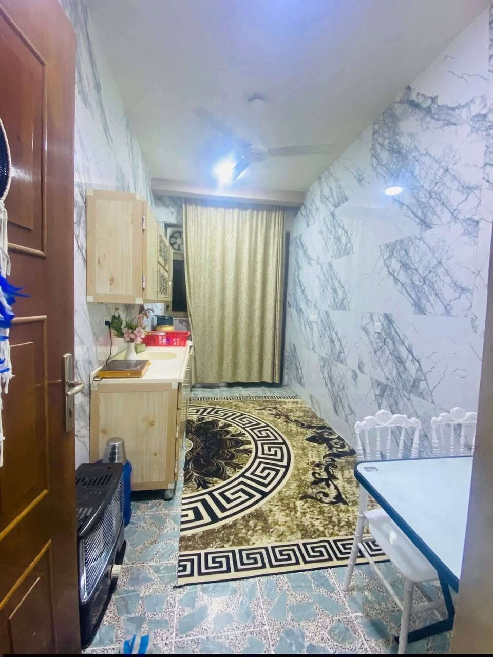 1️⃣نوع العقار طابو صرف المساحه125
2️⃣ الموقع📍الكماليه حي السلام شارع المستشفى الفضيله العام 7 فرع 
3️⃣ يتكون البيت من 3 طوابق 
4️⃣(يحتوي الطابق الاول على استقبال صاله مطبخ حمام و غرفه) 
5️⃣(يحتوي الطابق الثاني على 3 غرف و حمام) 
6️⃣(يحتوي الطابق الثالث على صاله وحمام و غرفه) 
7️⃣بناء حديث سنة 2024 البيت اي نقص مابي كله كامل فقط تجي تجيب غراضك وتكعد بي
8️⃣ السعر(3️⃣2️⃣5️⃣) اتصال على الرقم(***********)
9️⃣ الاتصال على الرقم فقط لا يوحد رد على الفيسبوك 
يوجد واتساب

