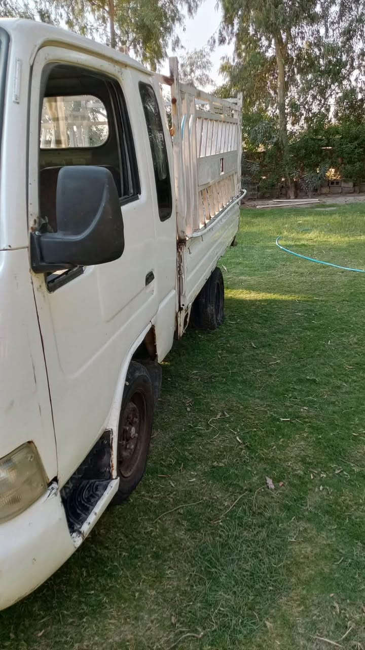 سلام عليكم كيا سامسونج موديل 2000كير نضيف اكسل نضيف محرك بي خيط بخار صدر نضيف تيرات نضيفة سيارة خير من الله تحويل ثاني يوم سيارة بسمنةالسعر ٢٩ وبيها مجال بصيط جداً العنوان التاجي ***********
