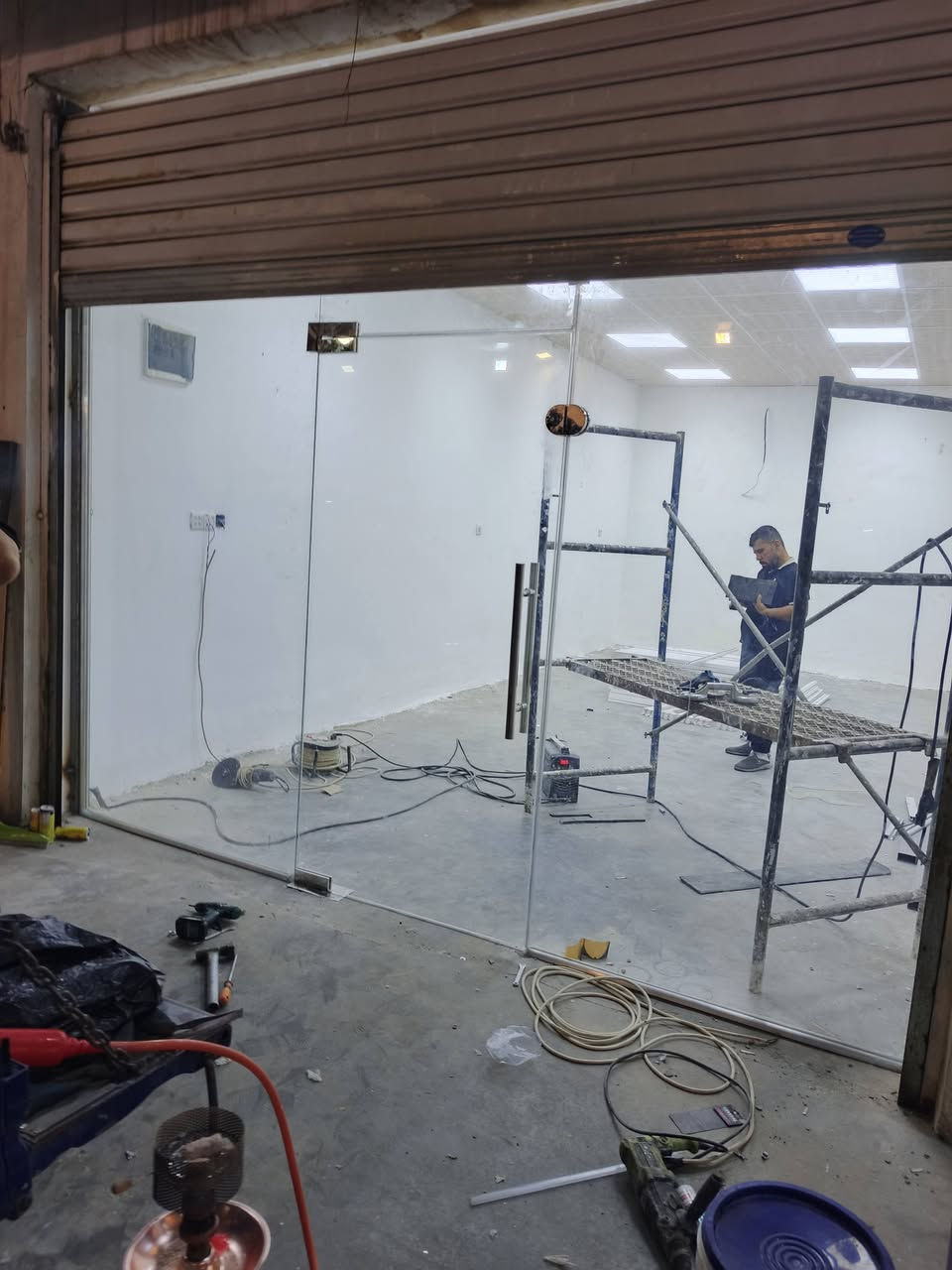 الحمدالله وشكر عملنه جام خانه 10 ملم بغداد الكاضميه  باحترافيه عاليه باستخدام اجود انواع الزجاج والاكسسوارات وباسعار مميزة
واجهات محلات وبنايات سعره المتر 20 دولار وسعر الباب 125 دولار كامل هوه واكسوارته تحطيم الاسعار  *********** / *********** تحطيم الاسعار💪 حمزه القريشي
