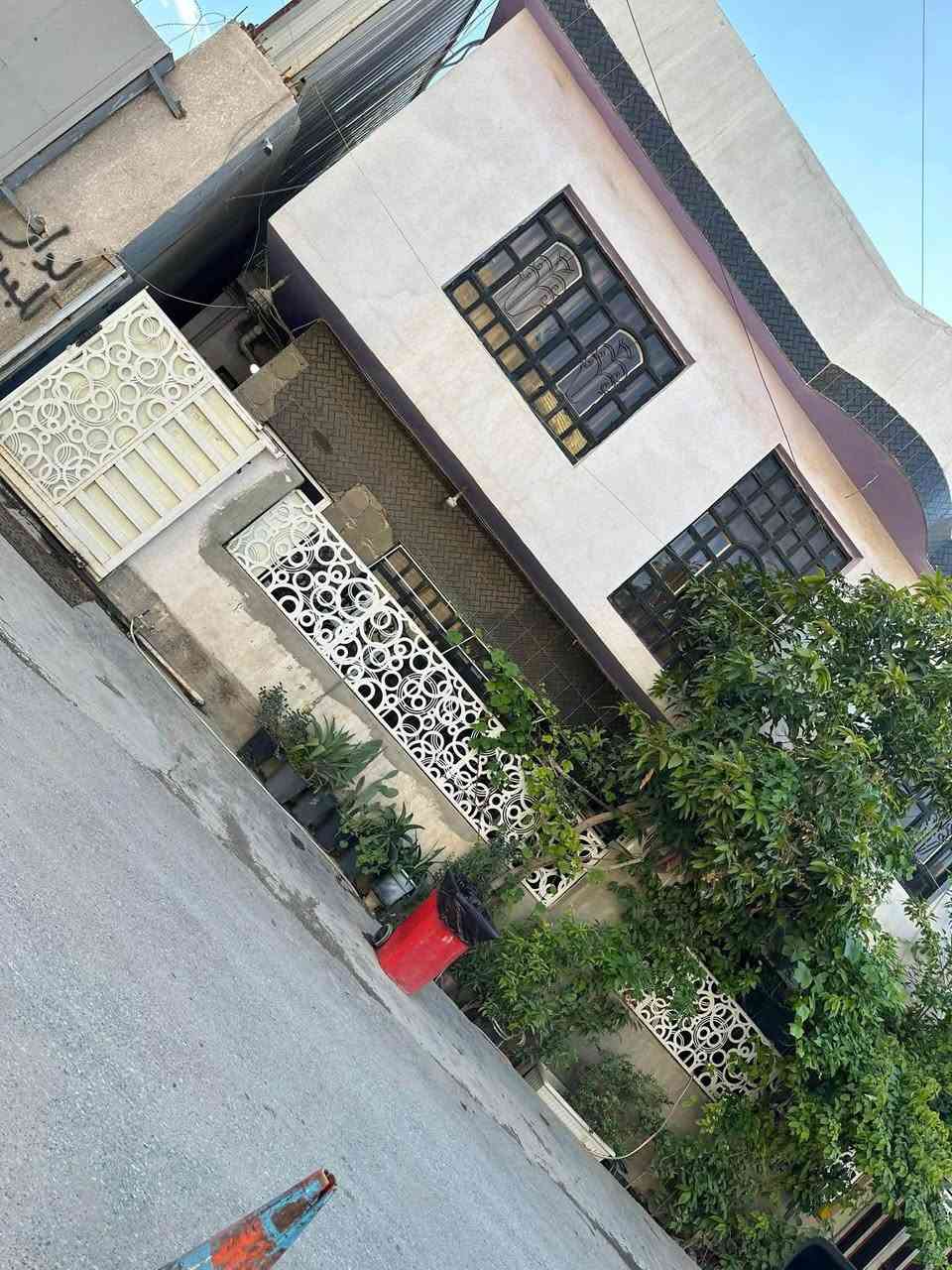 بغداد سبع   ابكار***********     مقابل    مركز  الشرطه  قرب جامع  الحجيه    للبيع٩٠   متر
