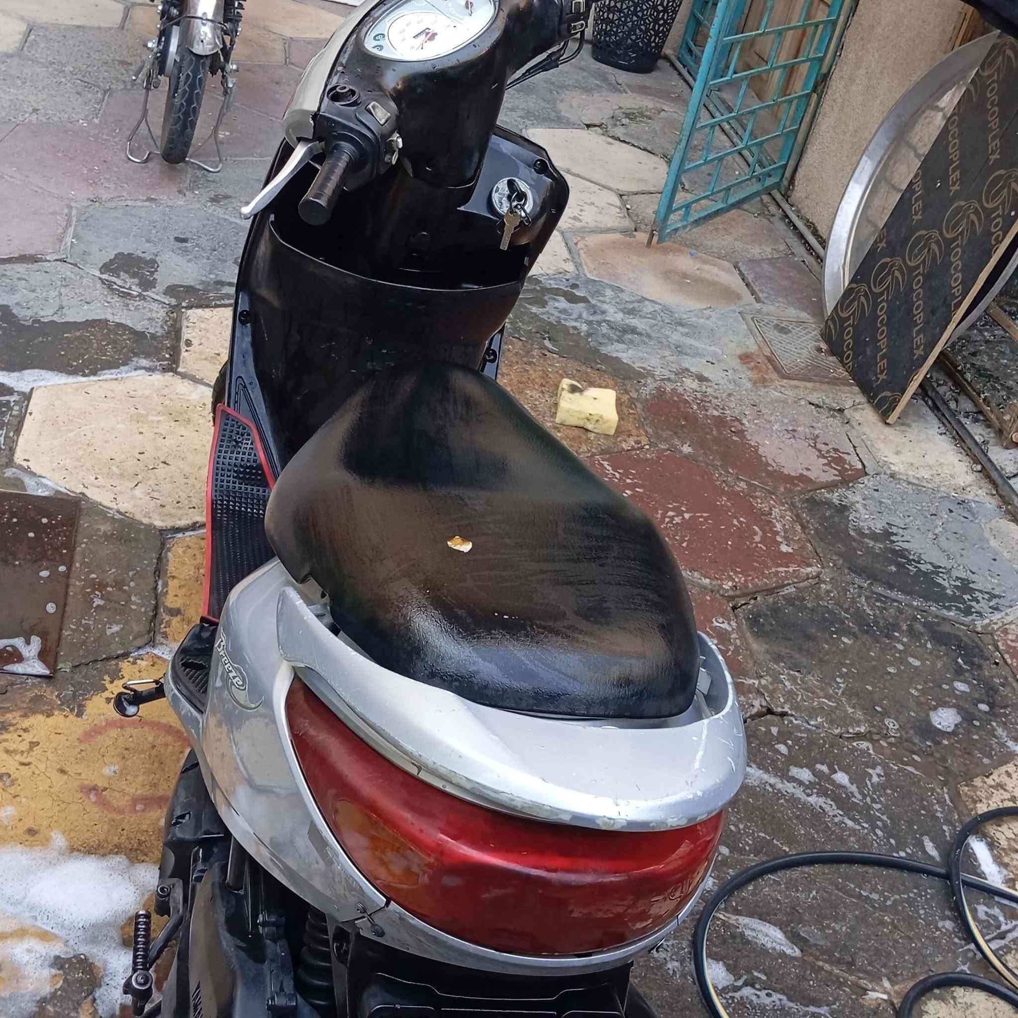 دراجه بريز نوزل نضيفه ومكينه ناعمه تشتغل سلف نكره وهندر كلجاتها نضيفه مكانها حي تونس سعرها 650 بيها مجال شي بسيط هذا رقمي
***********
