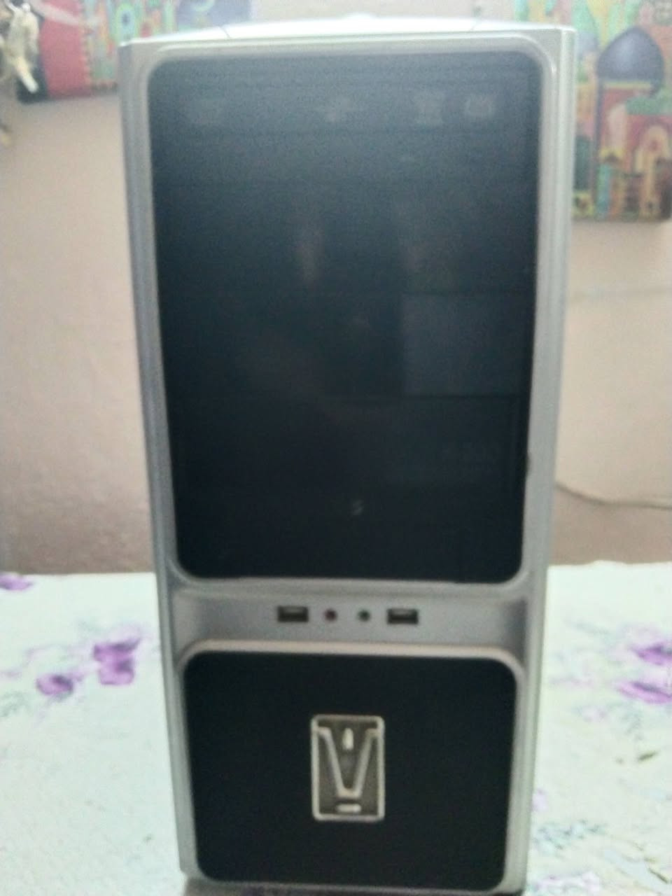 السلام عليكم 
حاسبة دسكتوب تجميع انتل كور 5 جيل الثاني مستعملة نظيفة للبيع 
.....
السعر 150 ألف دينار 
***********
عنوان بغداد زيونة 
البيع بضمان الفحص 
لا يتوفر توصيل 
لا يتوفر توصيل 
....
ملاحظة 
كيس فقط بدون أي ملحقات 
كيس فقط بدون أي ملحقات 
....
المواصفات 
معالج انتل كور 5 جيل الثاني رقم المعالج 2400
كارد شاشة 2 كيكا Nvidia GT 1030 GDDR5 
هارد 128 كيكا للنظام والبرامج جديد SSD 
هارد 500 كيكا للالعاب والتخزين HDD 
رام 16 كيكا جديد 8+8 تردد 1600 DDR3 
مذربورد جديد جيل الثاني والثالث B75 DDR3 
باور سبلاي 300 واط حقيقي HP 
مشغل اقراص ديفيدي DVD 📀📀📀📀📀 
......
الحاسبة تعمل على نظام وندوس 11 وتحتوي على أكثر من 50 لعبة طور القصة اوفلاين مع لعبة ببجي موبايل اونلاين 
.....
مع جزيل الشكر لإدارة المجموعة
