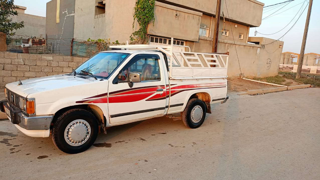 نيسان بيكم • ١٩٩٠ • محرك شرط