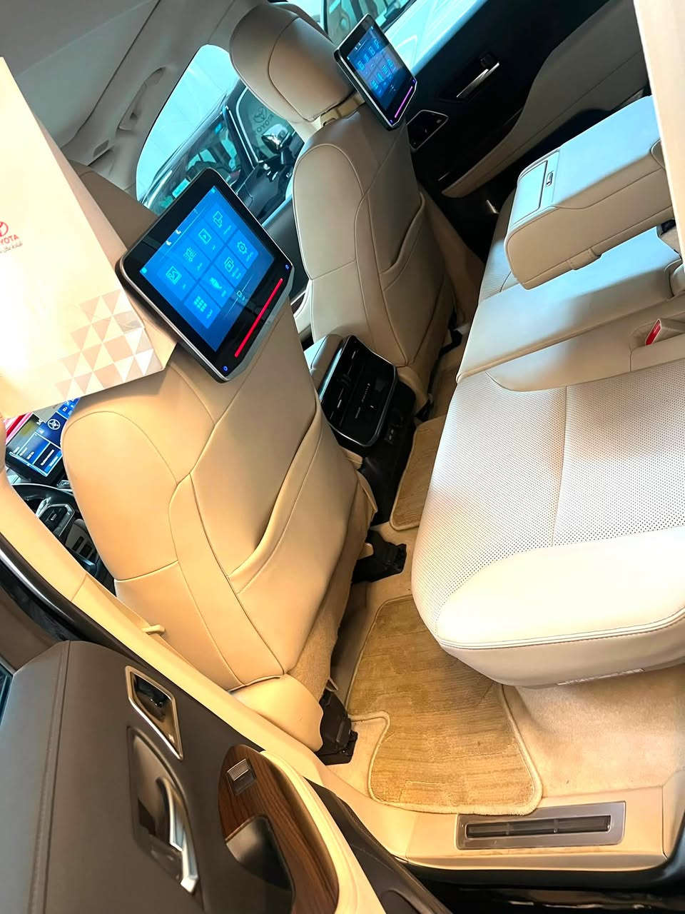 السلام عليكم
تويوتا  لاندكروز   2024   GXR
     TOYOTA  lRAQ  SAS وكاله 
                    BLACK   EDlTlON  
              TWlN  TURBO محرك
ماشيه   17000   الف   KM
سياره   مغلفه   PPF   بالكامل 
تضليل   80%   بالسنويه  
بصمه عدد 5 وتشغيل عن بعد 
كامرات محيطيه 360 
 سلايد روف حساسات 360
شاشات عدد 3 صندوق كهرياء
كشنات جلد وكهرباء وتبريد 
شاحن لاسلكي وثلاجه 
نظام فور ويل ومانع انزلاق بيه بارد قليل حيل بحافه البنيد 
السياره  رقم اربيل الحديد 
السعر 71000
***********
***********
