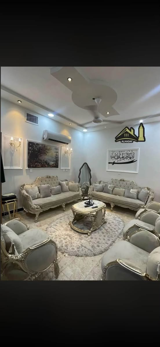 🔹مشتمل للبيع مساحته 64متر
🔸الواجهة 8م🔸النزال 8م 
🔹يحتوي البيت على (صاله -ومطبخ -3غرف نوم وخدمات عدد٢+ ديكورات سقف وارضيه مرمر)
🔸موقع البيت / البنوك مربع سوق الميثاق 
🔹للاستفسار أكثر مراجعةمكتب الهدف للعقار 
الواقع /البنوك شارع الكنيسة باتجاه الجسر قرب مكوى ريحانة
أو الاتصال على الرقم ☎️***********
