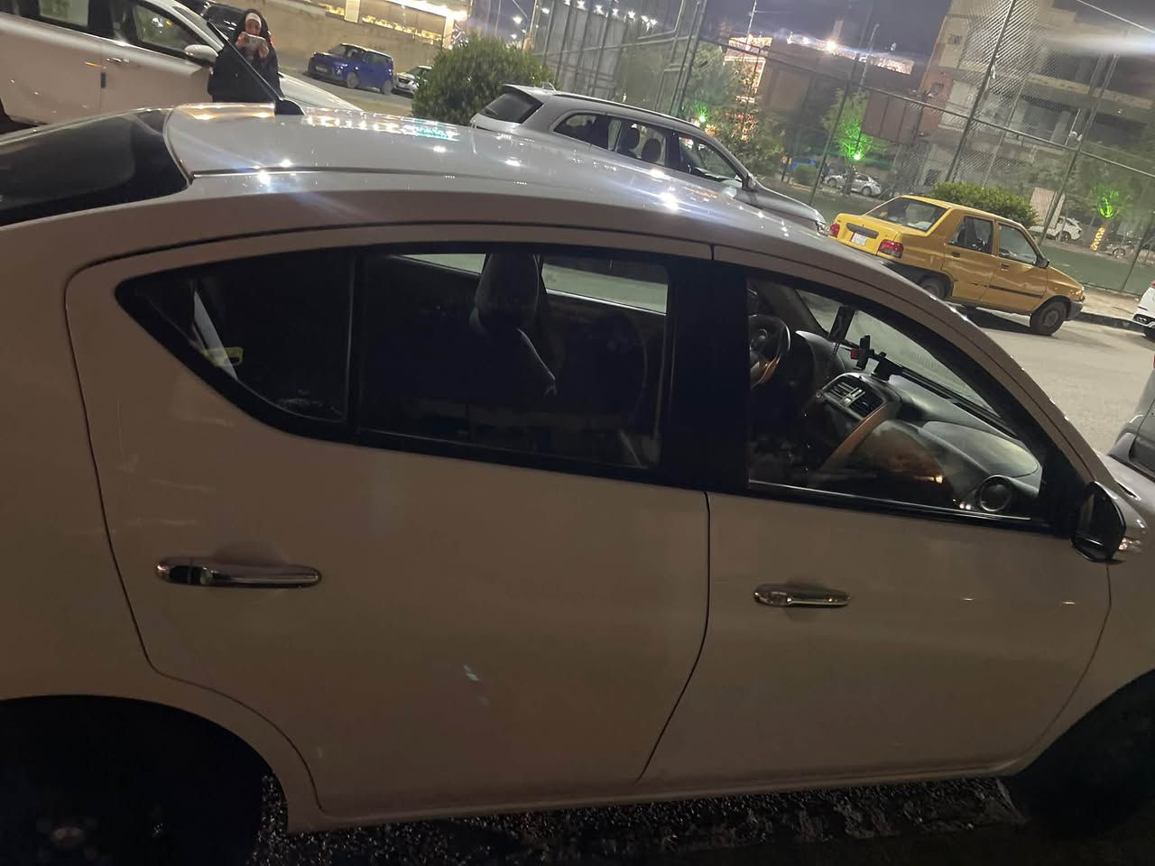 نيسان سني موديل 23
ماشية 80 

حادثها طلقه بالقماره  وقطعة صبغ بالجاملغ الخلفي 

رقم اربيل السعر 1***********28
