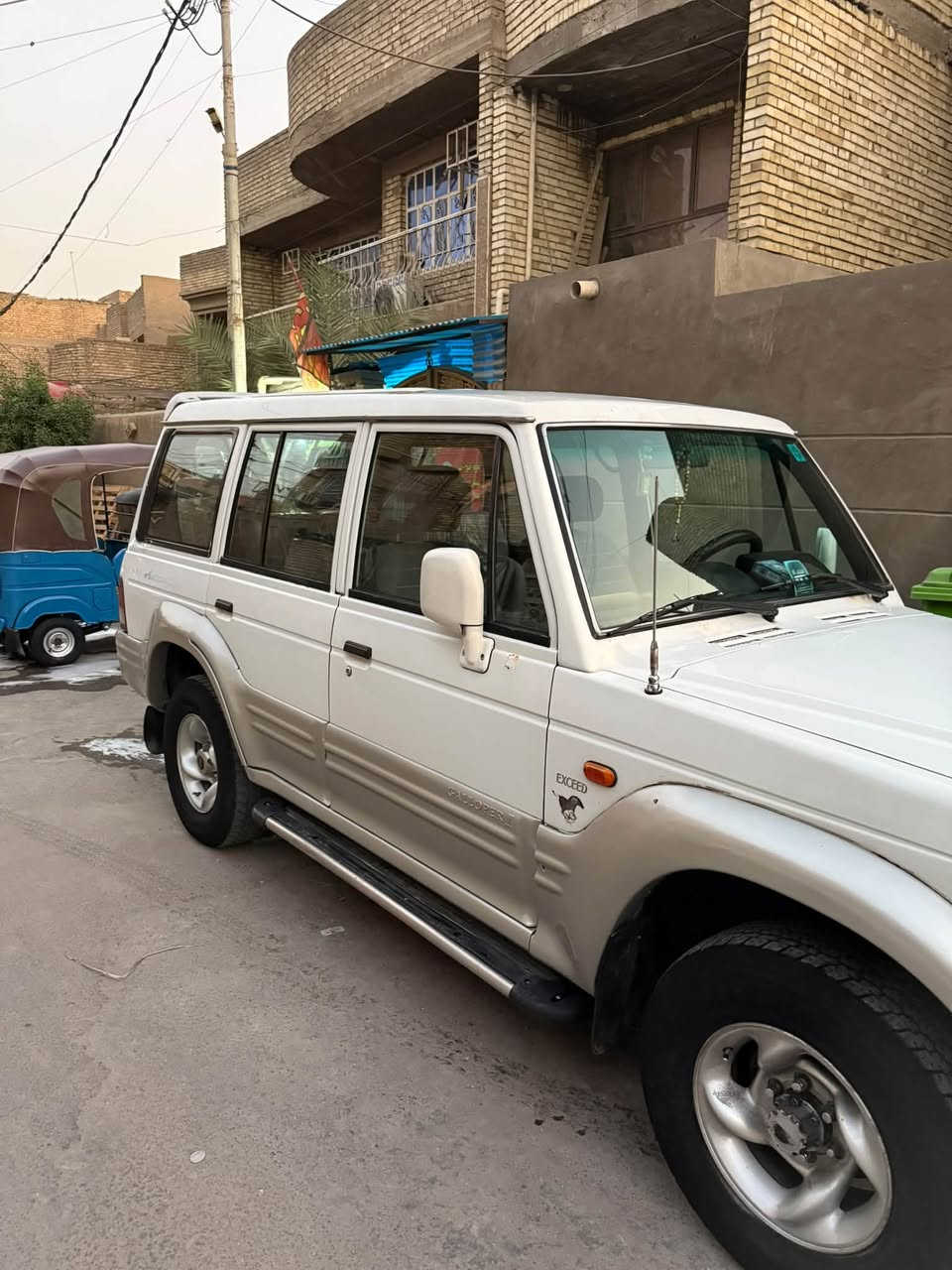 السلام عليكم 

كالوبر موديل 1999 سياره جديده بمعنى الكلمة ونضيفه 
كير و مكينه و تخم تاير نضيف و جديد
مكينه بلاديه و كير اوتو ماتيك
محرك 3000 يعني 6 سلندر
جاهزة من اي نقص كلشي كامل بيه و جديد 

السعر 69 ورقه و بيه مجال للشراي و الي يتصل
الرقم ***********
