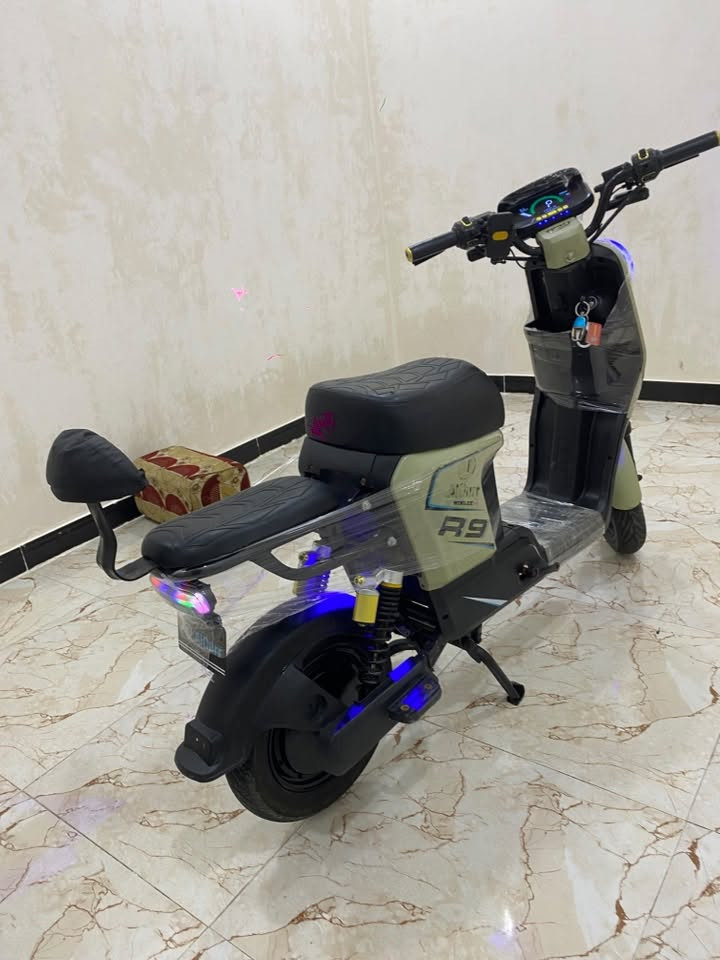 دراجه شحن آر ٩ للبيع موديل ٢٠٢٦ بيه  ٥ بطاريات ٣٢ أمبير السرعه ١٠٩ بيها سويت  و بصمه و سيم كارت  المكان البصره القبله السعر ٤٠٠ وبيها مجال للشراي ***********
