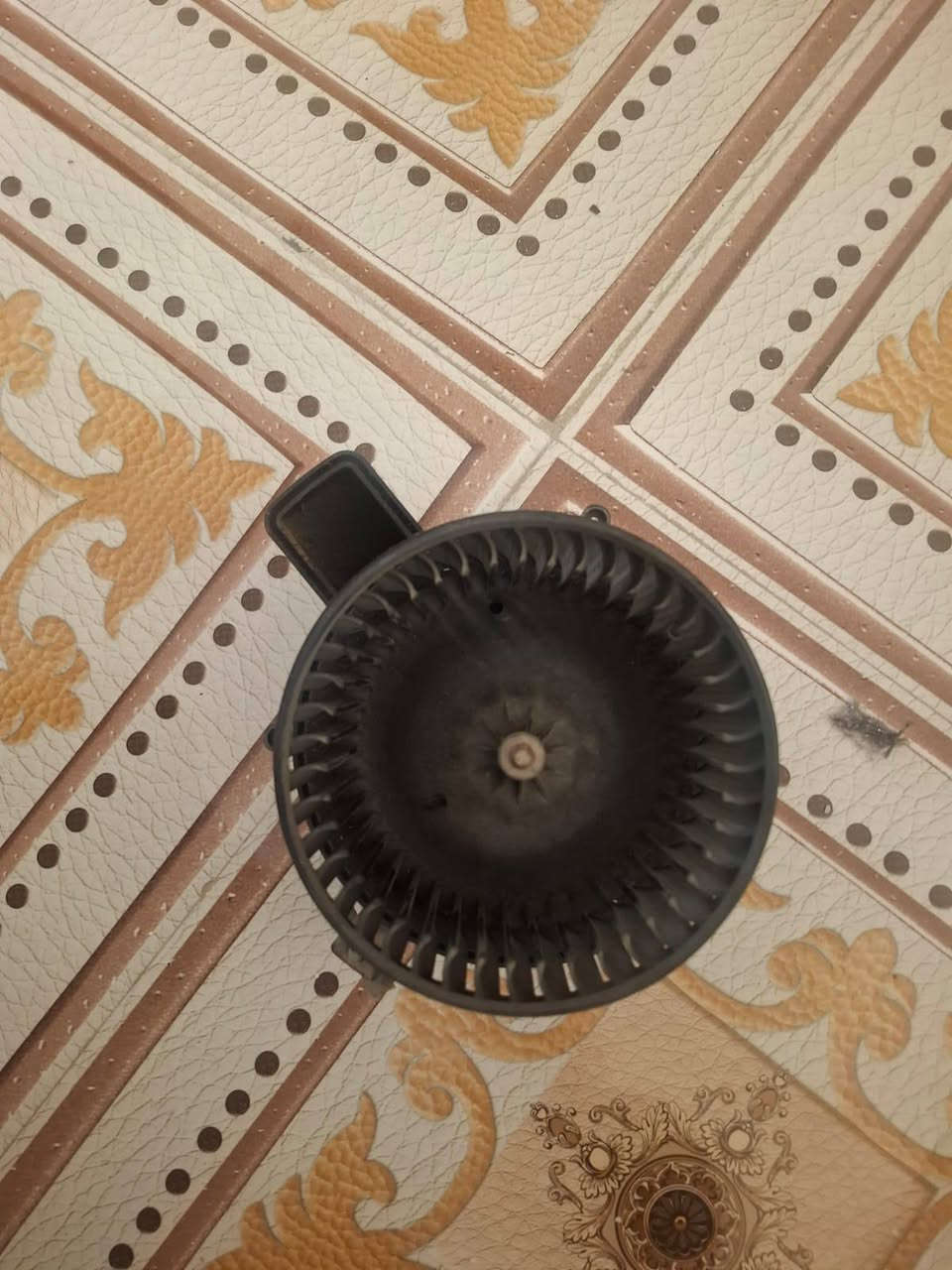 سلام عليكم شباب عندي غراض مال كرفان للبيع  جدد قيم بلي يرضي بي الله***********
