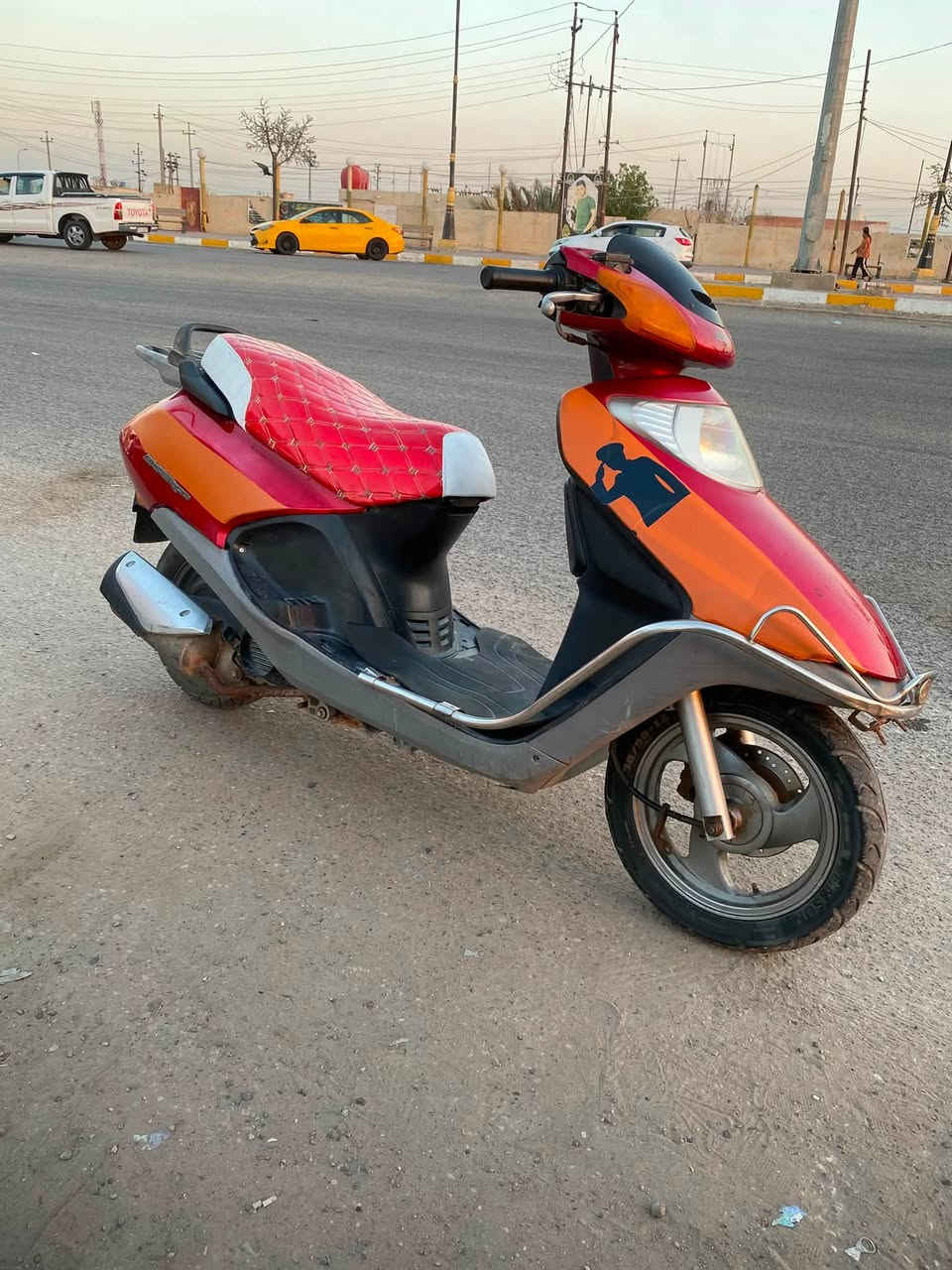 سبيسي للبيع دراجه حلوه وكله شغال سلف هندر لايت بك لايت  هورن كله شغال دراجه بيه ضعف بالكابريتر فقط يرادله كابريتر تشتغل وتمشي كلشي مابيه بس ابيع كابريتر تعبانه  دراجه نضيف ضفيره بلاد مكينه ناعمه ما متعوبه دراجه تجي وشوف بعينك الشراي يراسلني وبي خير ويدلل *********** مكاني غراف
