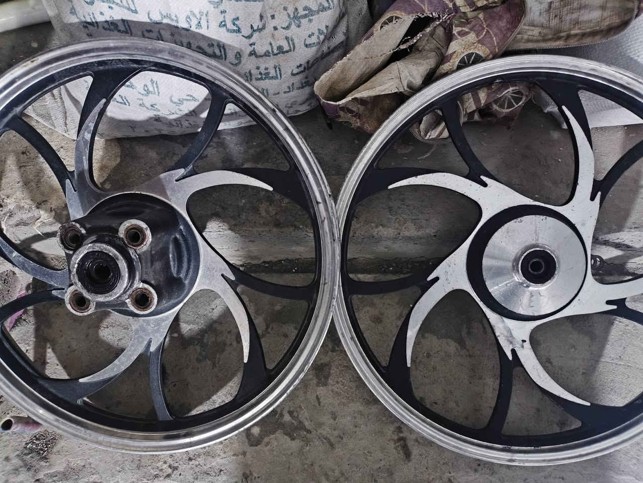 السلام عليكم  شباب ويل كب  وجنطه جي اس الاصلي  وكب جديد مامستعمل اقل شهرين وجنطه جديده السعر 125 وبيهن مجال قليل جداً  ***********
