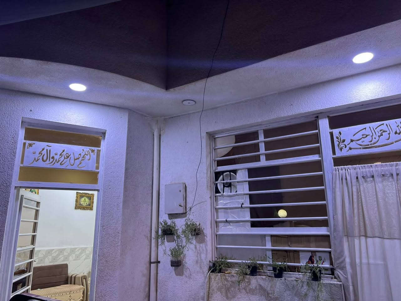 بيت في حي الحكيم شارع أسواق على لأمير مقابيل المستوصف يبعد عن الصب ثالث بيت مي ومجاري كامل
مسجل بالبلديه البناء حديث مساحة البيت ١٩٠ السعر ٥٥ وبي مجال لاستفسار *********** 
بيت في حي الحكيم شارع أسواق على لأمير مقابيل المستوصف يبعد عن الصب ثالث بيت مي ومجاري كامل
