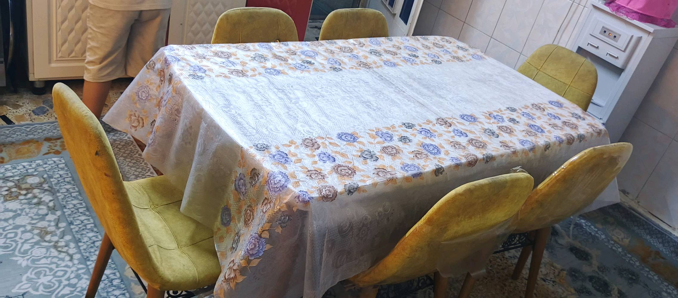 غرفه نوم تركي باب اول السعر 650
ميز طعام تركي خشب 6 كراسي 150
طباخ مصري فريش باب اول 225
طبلات جام كبيره 4 صغار 65
جهاز تكبيس بثوث 15
بغداد حي الإعلام 
***********
واتساب