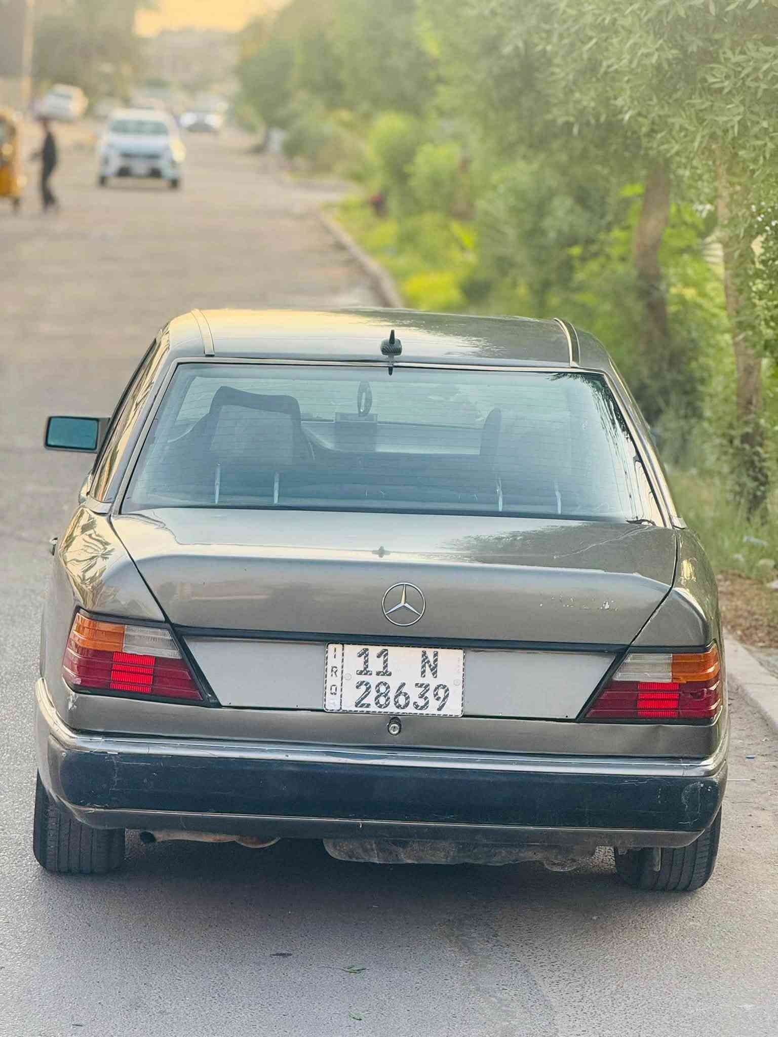 مرسيدس • موديل ١٩٨٦ • رقم بغداد