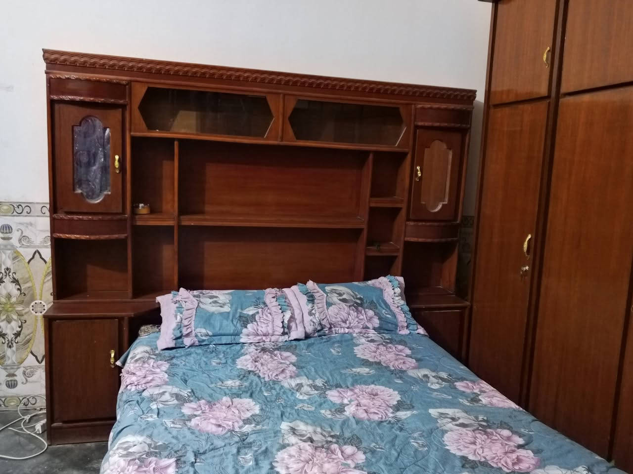 سلام عليكم عندي غرفه بيع مكان فلوجه شهابي سعر 550بيه مجال حك جيه وهذه رقمي ***********
