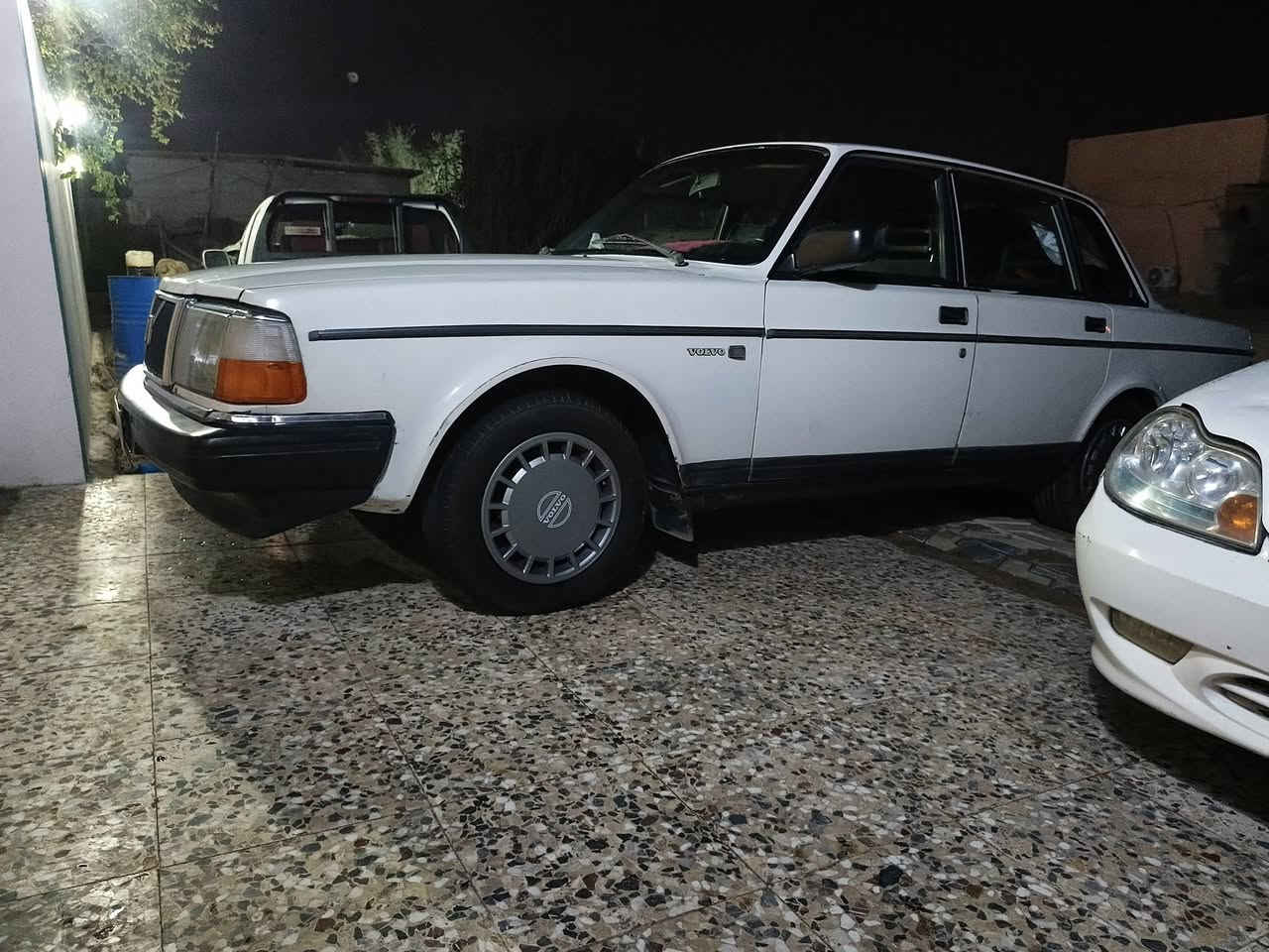 سلام عليكم فالفو البيع مديل 93 حجم 240كير اوتو مكينه بخاخ مكفولات تبريد ثلج سياره بلاديه بدون حادث وبدون صبغ شواصي بلاديه سنتر لوك تقفيل شغال تخم تاير جديد غرفه 
بلاديه سياره مملعوب بيه كوله وضع البلادي 
مكانه نجف كوفه استفسار اتصال ***********
السعر ٦٠ورقه بيه مجال
