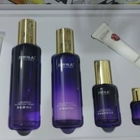 غسول/كريم تنظيف: يساعد على تنظيف البشرة وإزالة الأوساخ والزيوت. 💧 Tone...