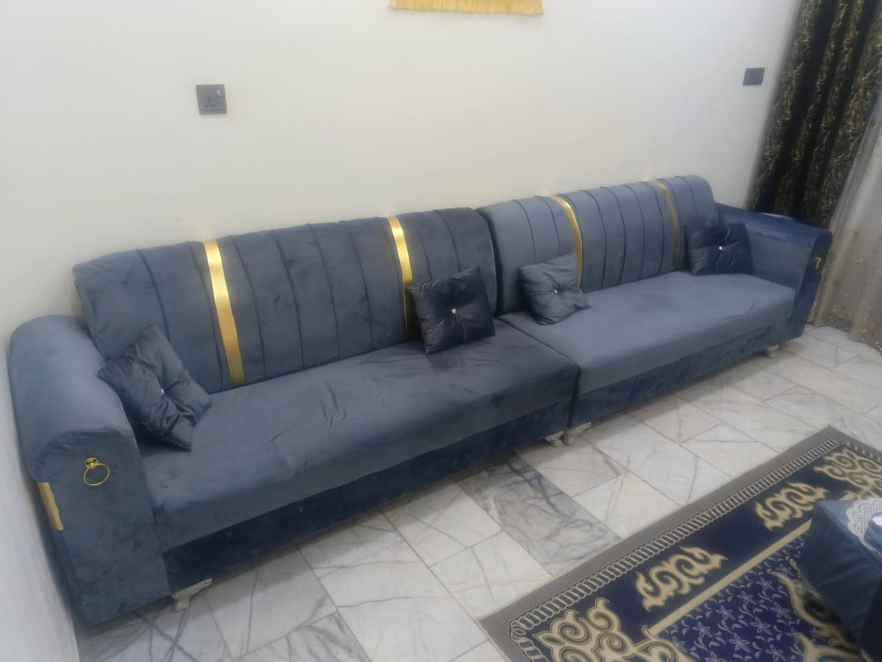 السلام عليكم تخم قنفات استعمال قليل ٦مقاعدالسعر١٥٠الف وبيها مجال حي القاهرة ***********
