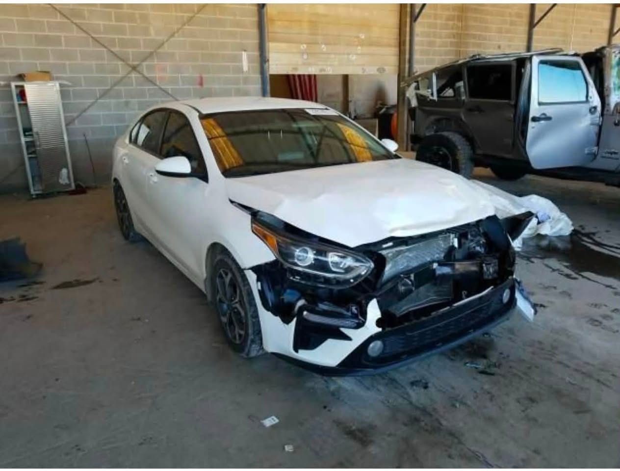 سلام عليكم 
كيه فورتي موديل 2020 
ماشيه 99 mi 
كير محمور ايتي 
حادثهة في امريكا بنيد فقط ودعاميه شاصي ولغود مكفولات 
وب العراق باب وجاملغ جهة سايق ونفسهن مصلحات وسياره ليبل واحد 
تخم تاير جديد 
صدر جديد 
زرع عدسات ايل اي دي زنون 
ملاحضه 
المكينه مبدلهة جديده على يدي صار شهر من بدلت مكينه وممفتوح برغي بيهة مكفوله وتحت ضمان بعدهي 5 سنوات 
رقم الهاتف /***********
العنوان / بغداد حي العامل 
سياره مال جناي مو بياع شراي 
السعر 120 وبيهة مجال بسيط
