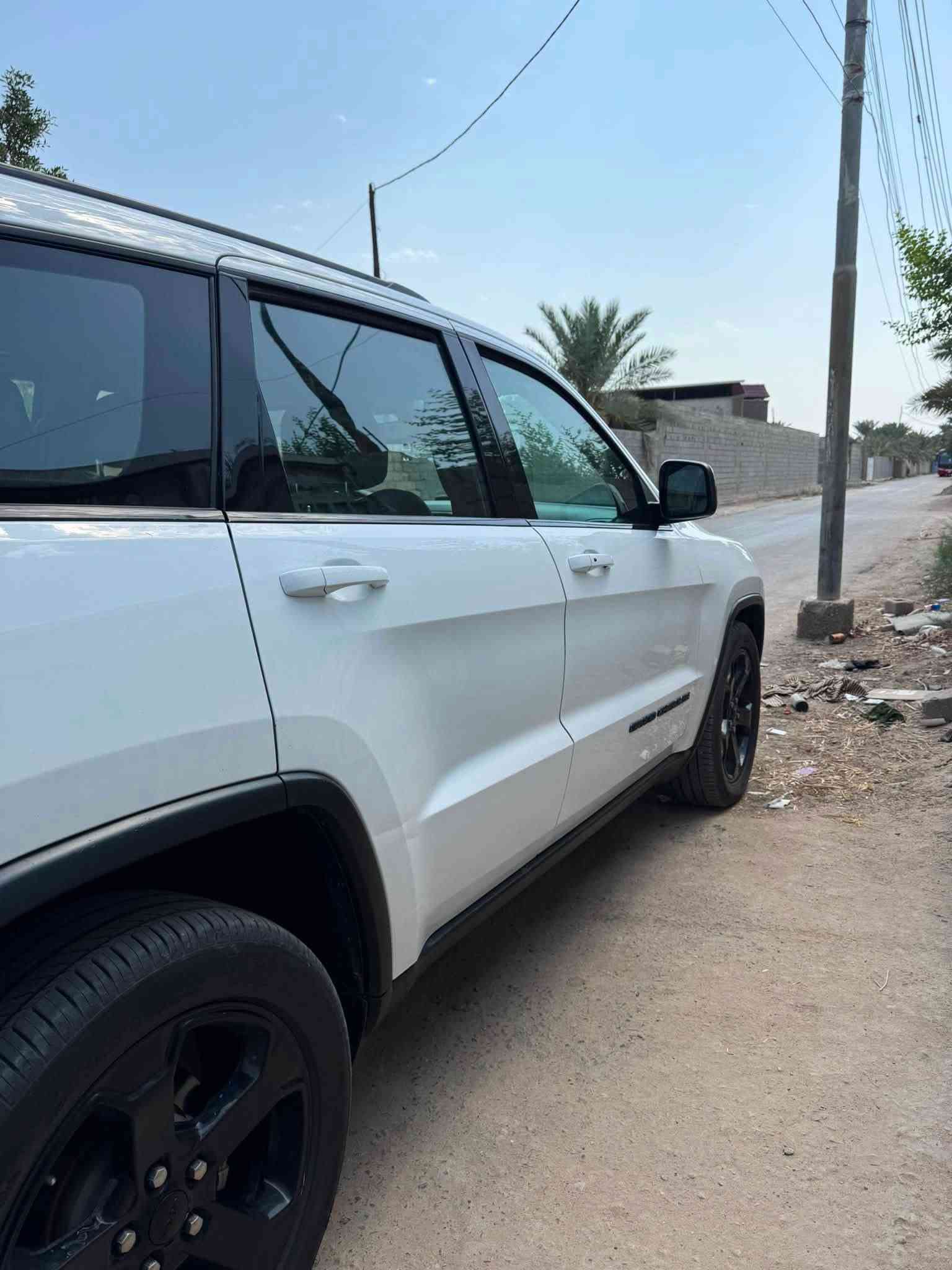 جيب كراند شيروكي 2018 وارد امريكي حادث بسيط بدون دواخل مواصفات شيروكي معروفه رقم بغداد جديد باسمي تحول ثاني يوم السعر خاص مكان السياره البصره قضاء الهوير ***********
