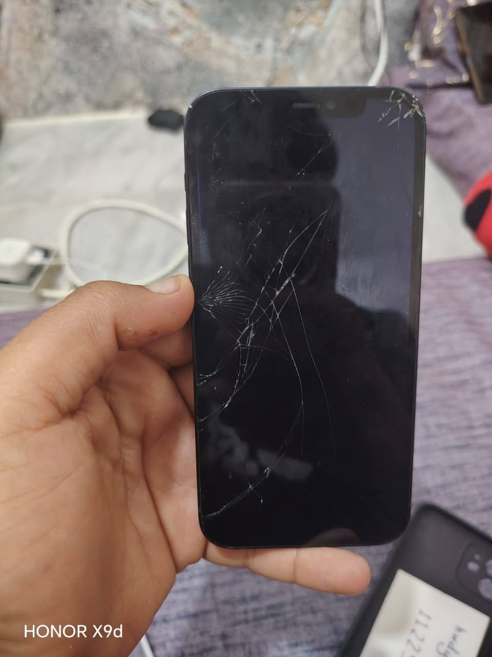 جهاز ايفون 12عادي 
بطاريه 78
الجهاز مثل ما موضح بصوره
جهاز مامفتوح بس شاشه بيهه كسور  بس شغاله وتلمس عادي 
مكاني هيت حي العسكري 
السعر 200وبي مجال لشراي وتدللون 
رقم الستفسار ***********

نص مكتوب في الصور:
- HONOR X9d