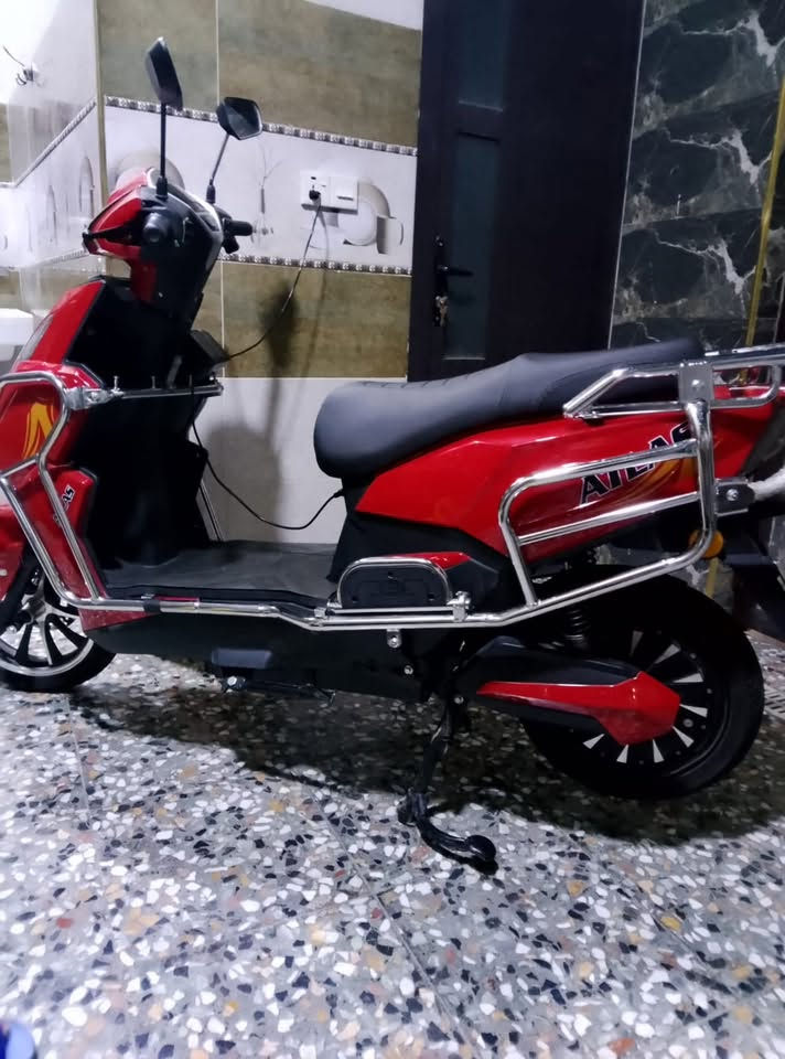 اطلس • جديدة • شهر ونص