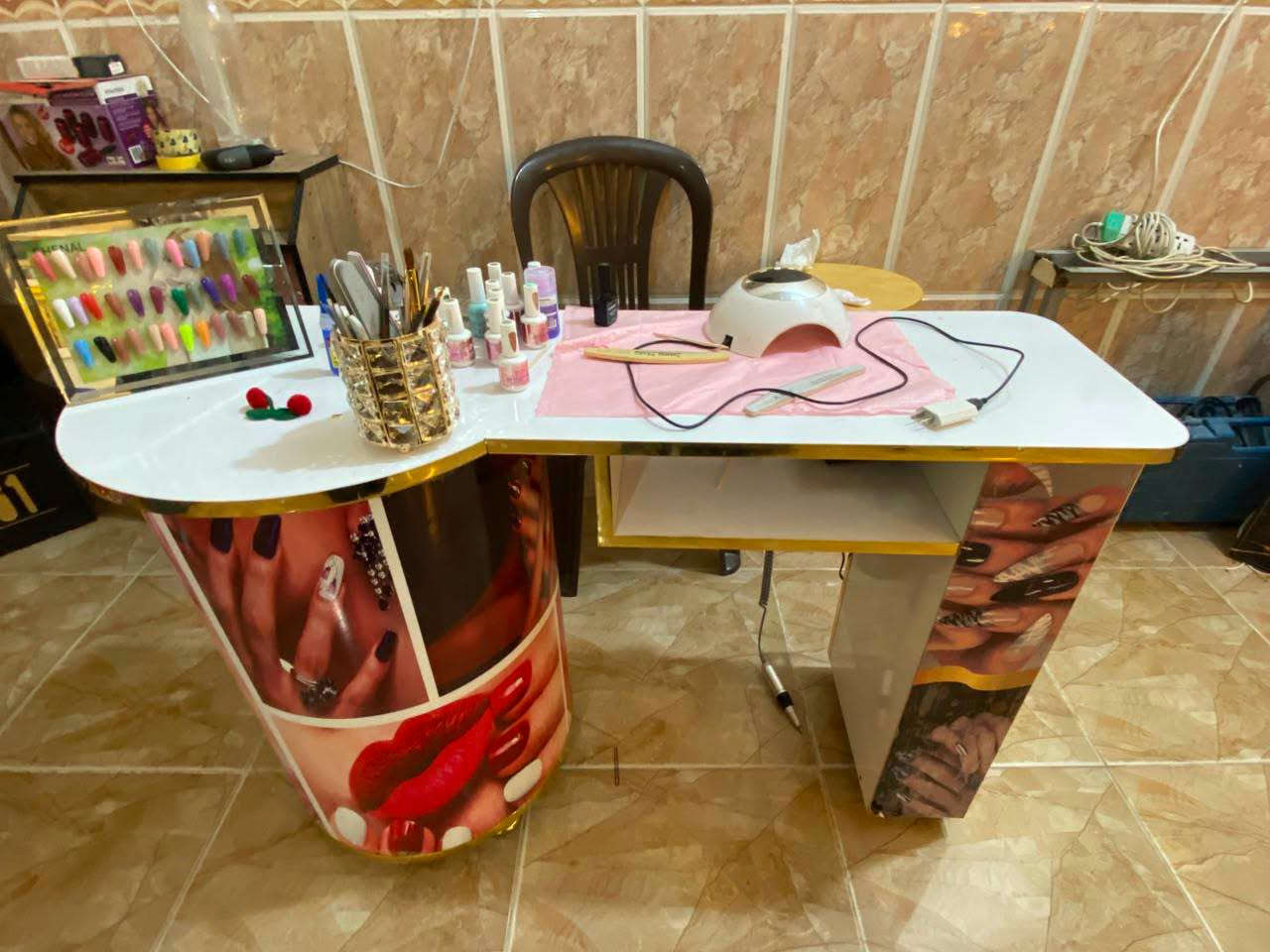 غراض صالونه  او حلاقه كامل للبيع ممستخدم اقل من شهر اي استفسار اتصل برقم ***********
