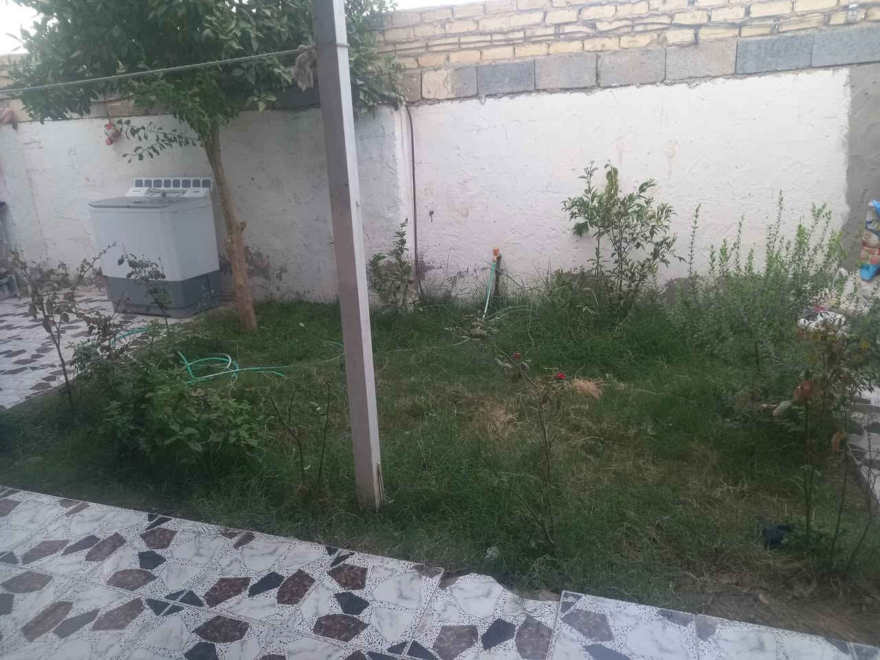 ه بيت مساحه ١٦٠ متر طابو زراعي سند ٢٥ حق التحويل والتصرف غرفه وصاله واستقبال ومطبخ وحديقه وكراج ياخذ سيارتين ومجمع صحيات كونكريت مسلح سعر ٥٥ وبي مجال يرهم  قسط بمقدمه ٣٠ حله ورديه سيف سعد خلف دكتور احمد الجمل يبعد ٢٠٠ متر عن التبليط استفسار ***********
